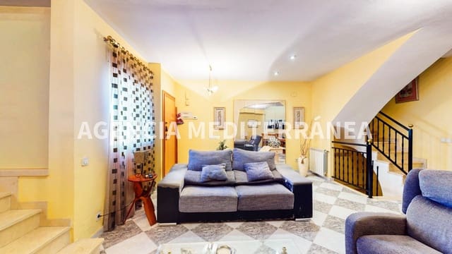 6 soveværelse Rækkehus til salg i Alcàsser med garage - € 380.000 (Ref: 9630110)