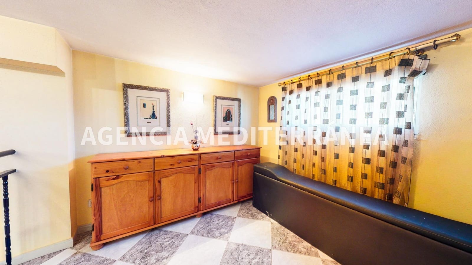 6 soveværelse Rækkehus til salg i Alcasser med garage - € 380.000 (Ref: 9630110)