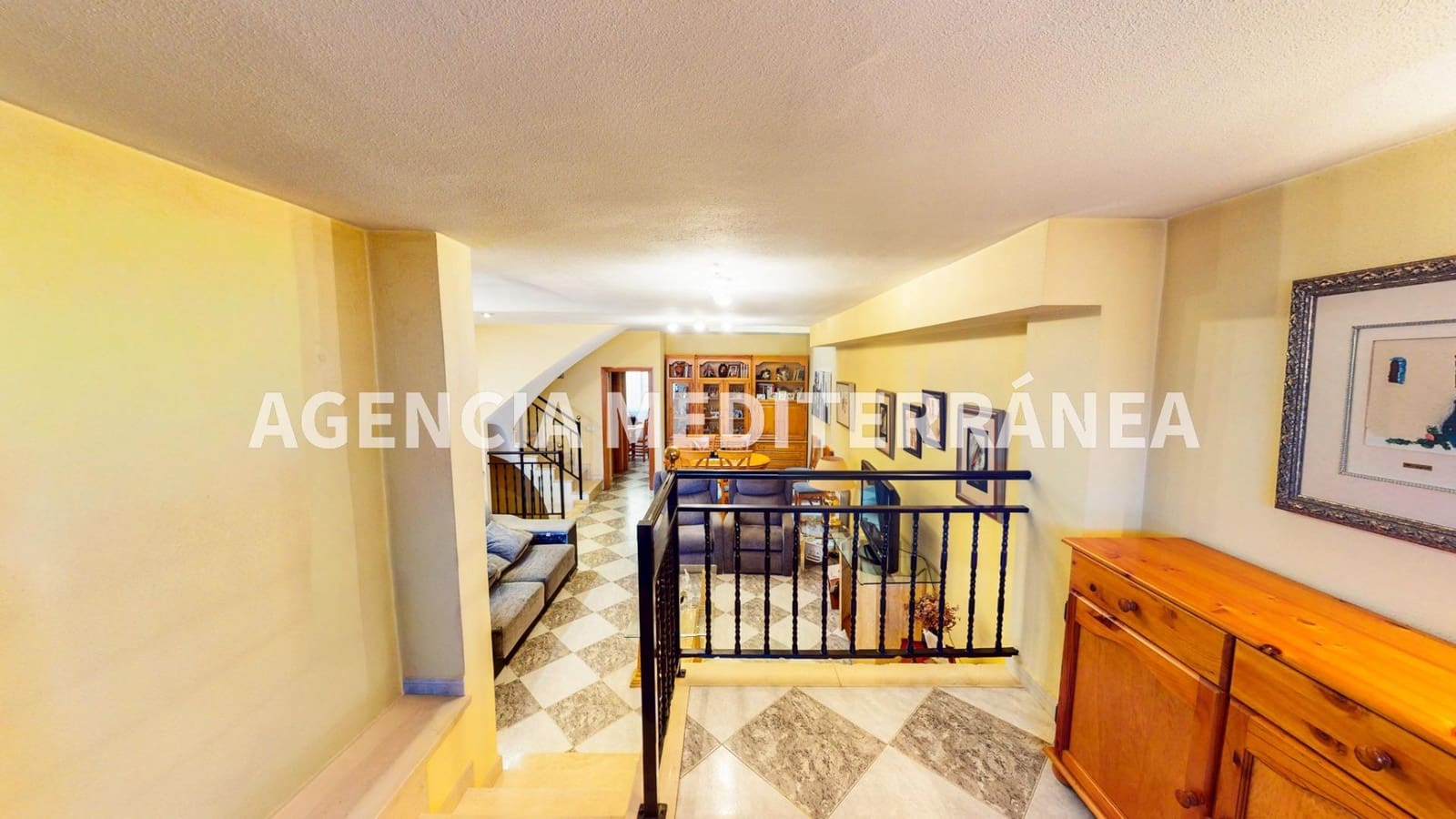 6 soveværelse Rækkehus til salg i Alcasser med garage - € 380.000 (Ref: 9630110)