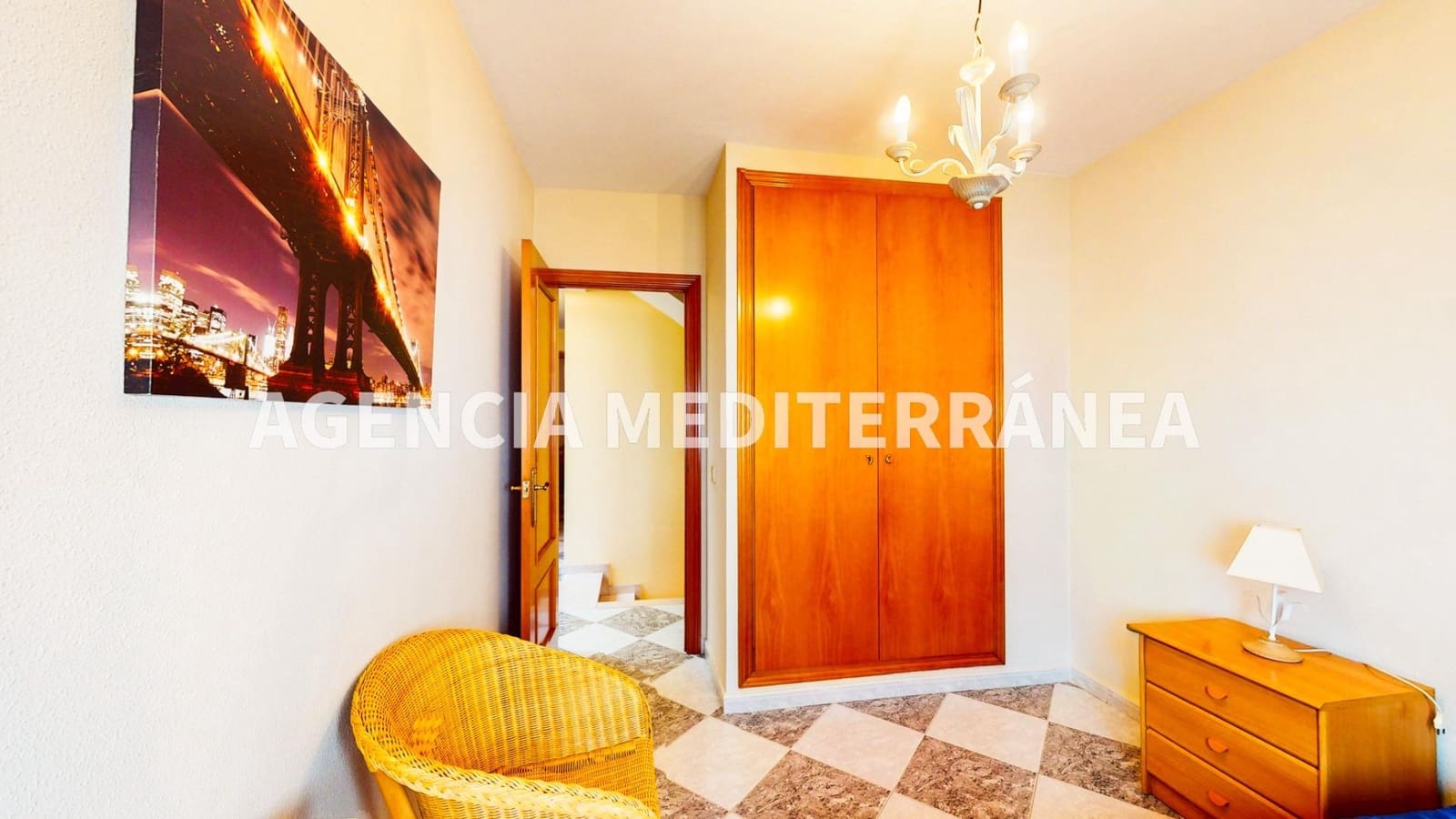 6 soveværelse Rækkehus til salg i Alcasser med garage - € 380.000 (Ref: 9630110)