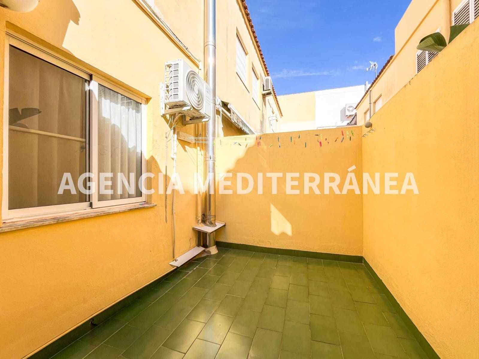 6 soveværelse Rækkehus til salg i Alcasser med garage - € 380.000 (Ref: 9630110)