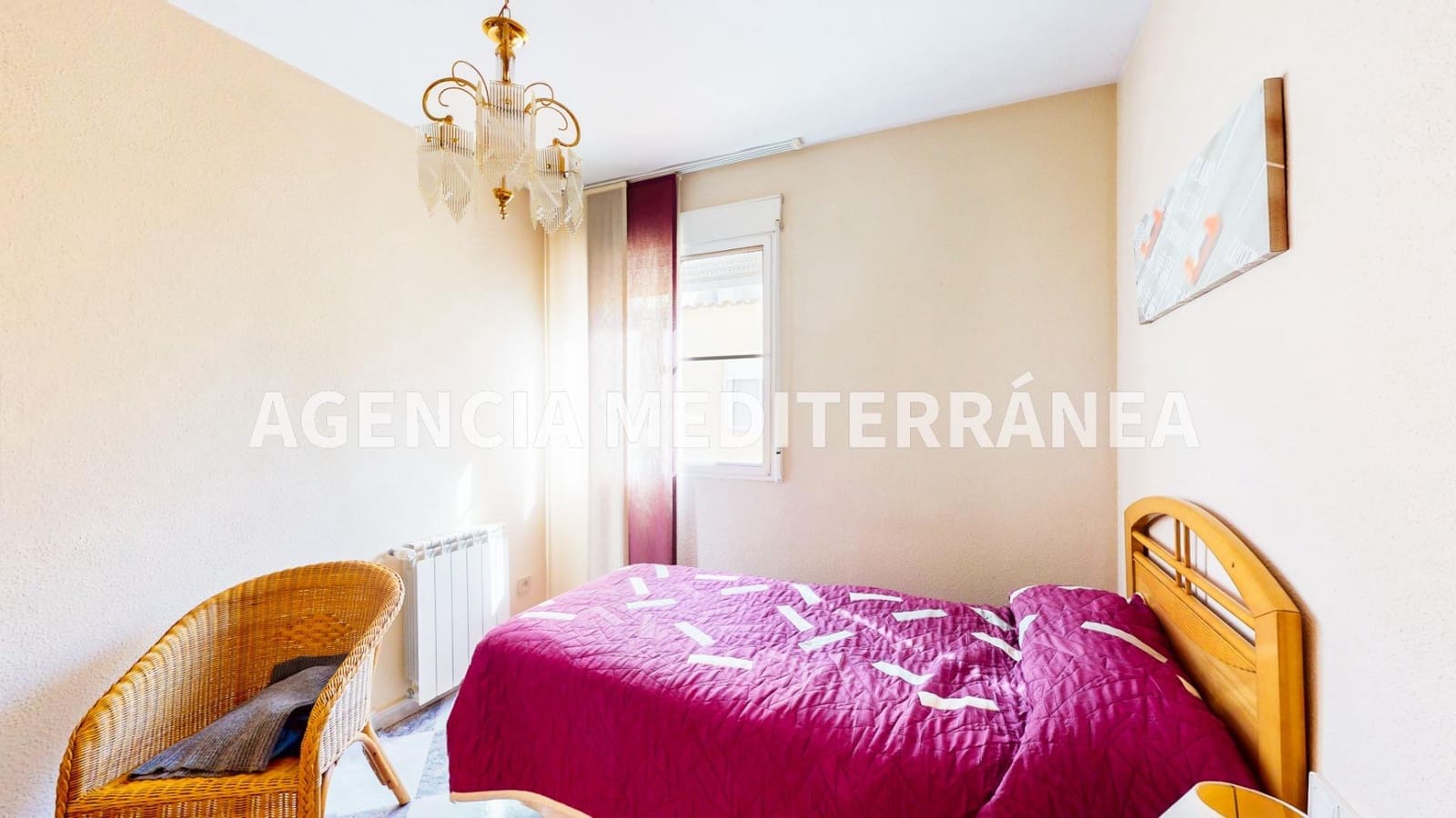 6 soveværelse Rækkehus til salg i Alcasser med garage - € 380.000 (Ref: 9630110)