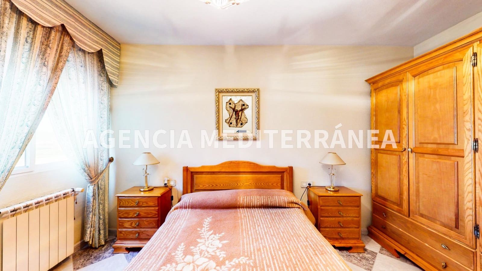 6 soveværelse Rækkehus til salg i Alcasser med garage - € 380.000 (Ref: 9630110)