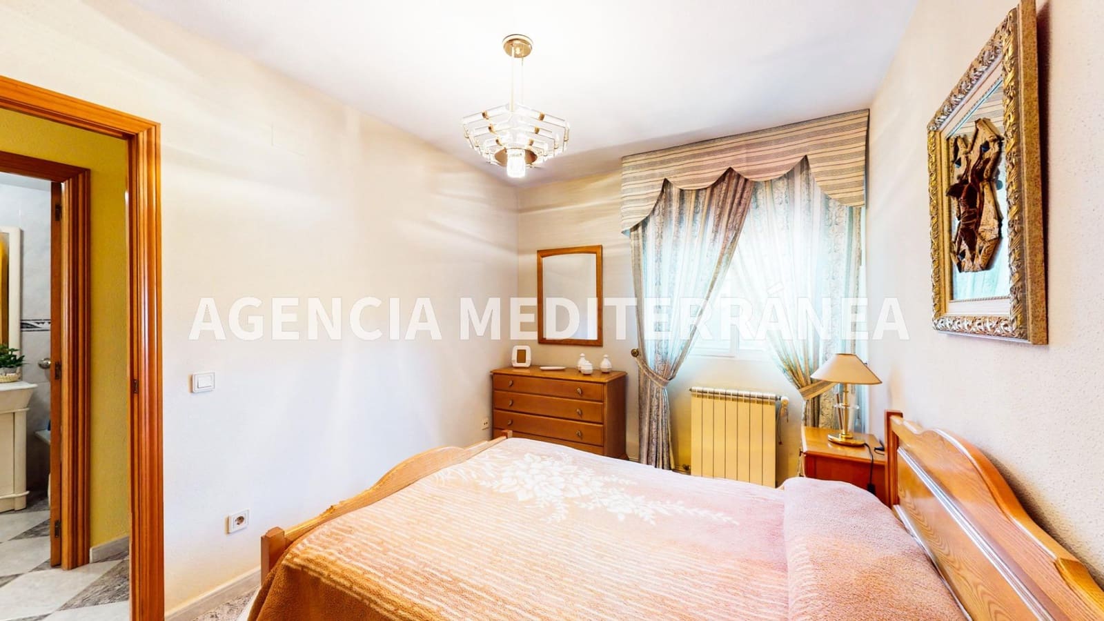 6 soveværelse Rækkehus til salg i Alcasser med garage - € 380.000 (Ref: 9630110)