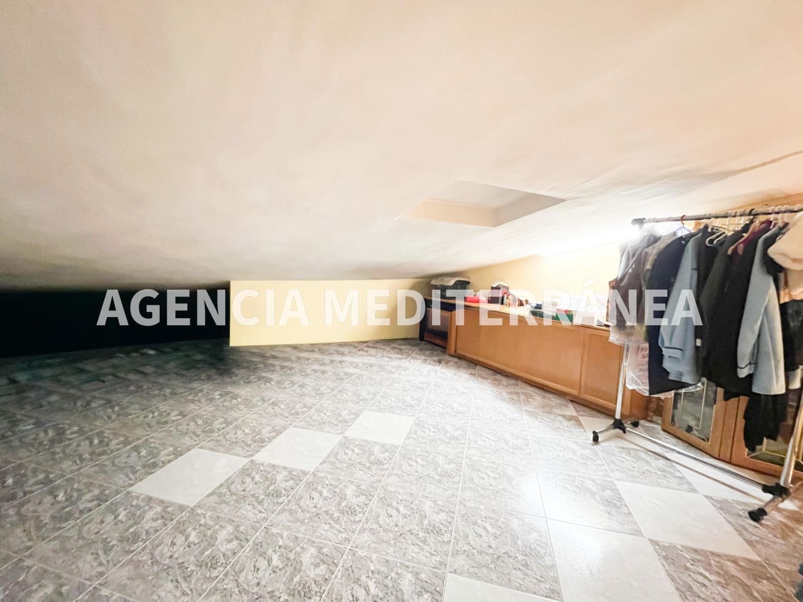 6 soveværelse Rækkehus til salg i Alcasser med garage - € 380.000 (Ref: 9630110)