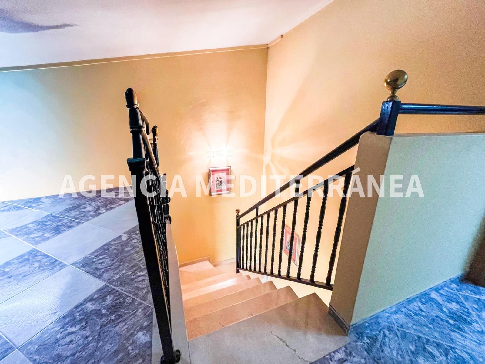 6 soveværelse Rækkehus til salg i Alcasser med garage - € 380.000 (Ref: 9630110)