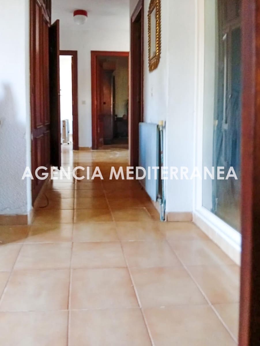 4 soverom Villa til salgs i La Canada med svømmebasseng garasje - € 450 000 (Ref: 9645123)