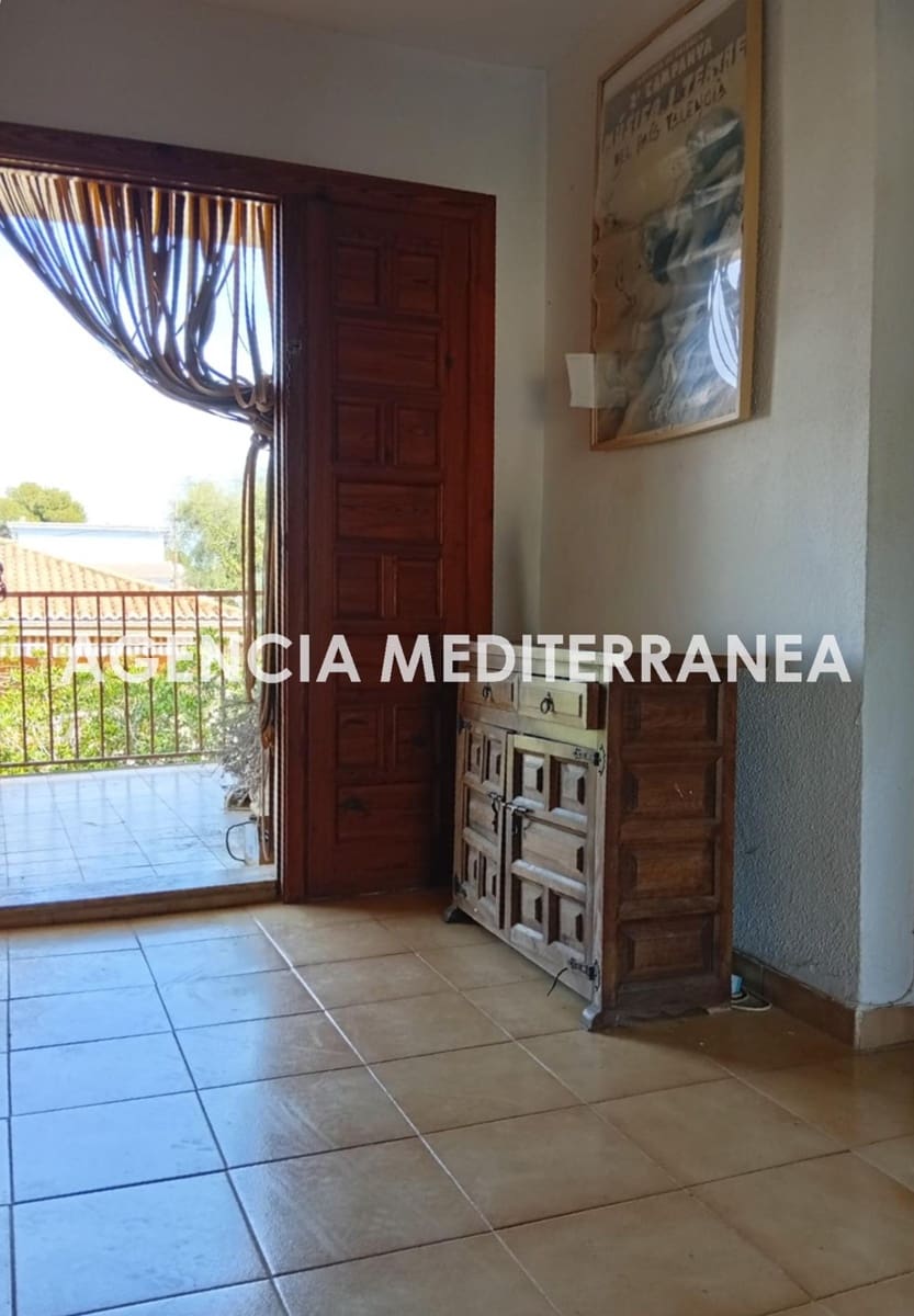 4 soverom Villa til salgs i La Canada med svømmebasseng garasje - € 450 000 (Ref: 9645123)