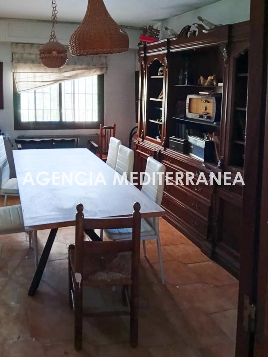 4 soverom Villa til salgs i La Canada med svømmebasseng garasje - € 450 000 (Ref: 9645123)