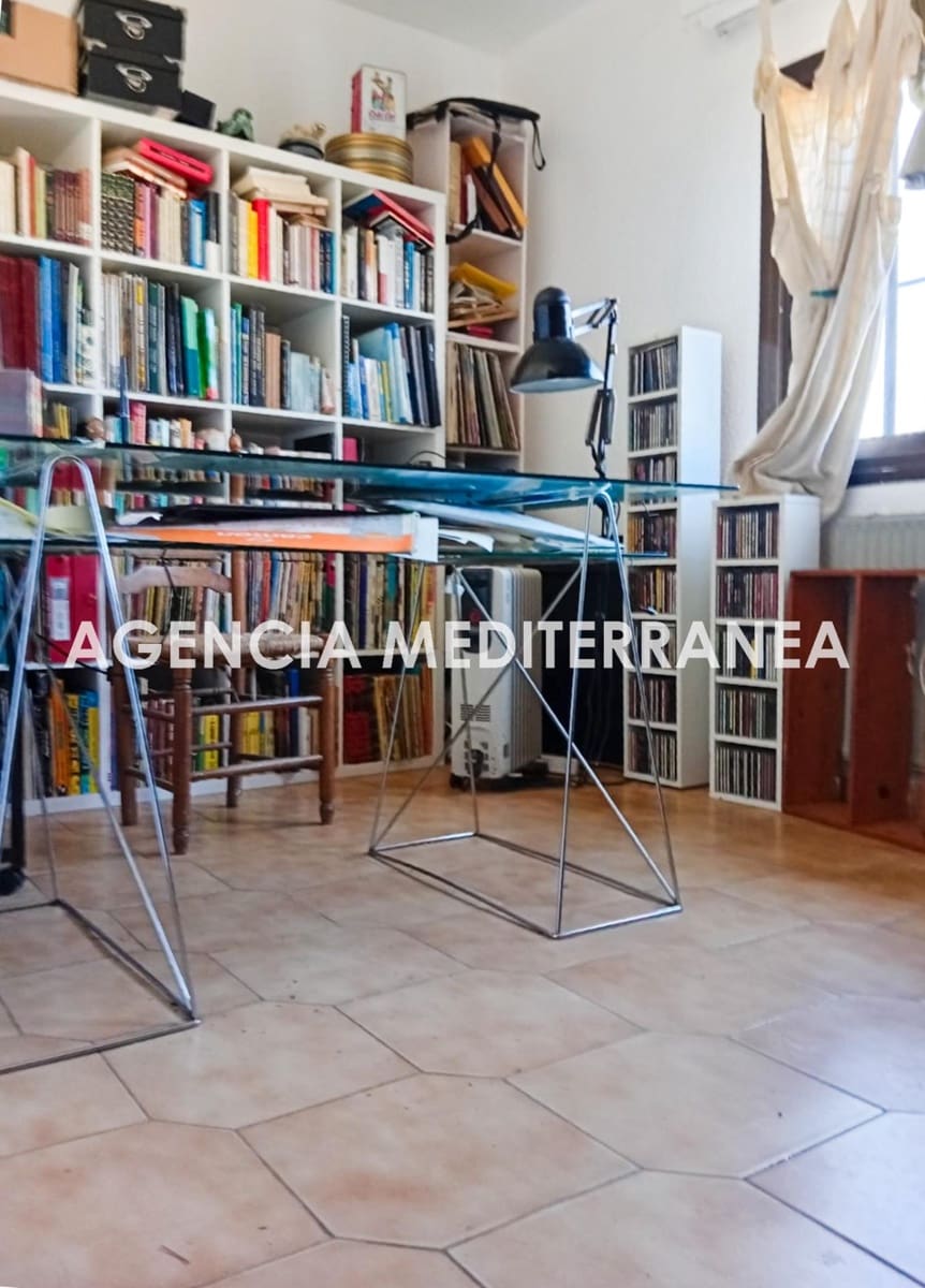 4 soverom Villa til salgs i La Canada med svømmebasseng garasje - € 450 000 (Ref: 9645123)