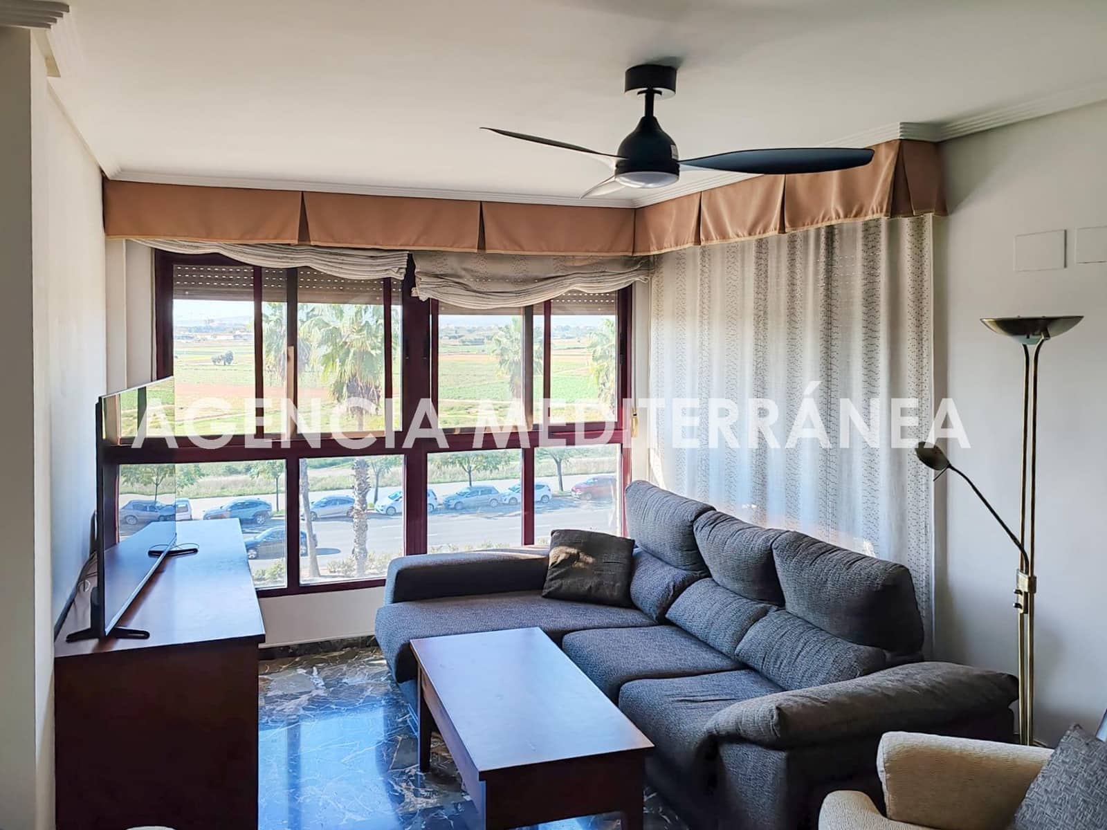 4 bedroom Flat for sale in Valencia city with pool garage - € 585,000 (Ref: 9645124)