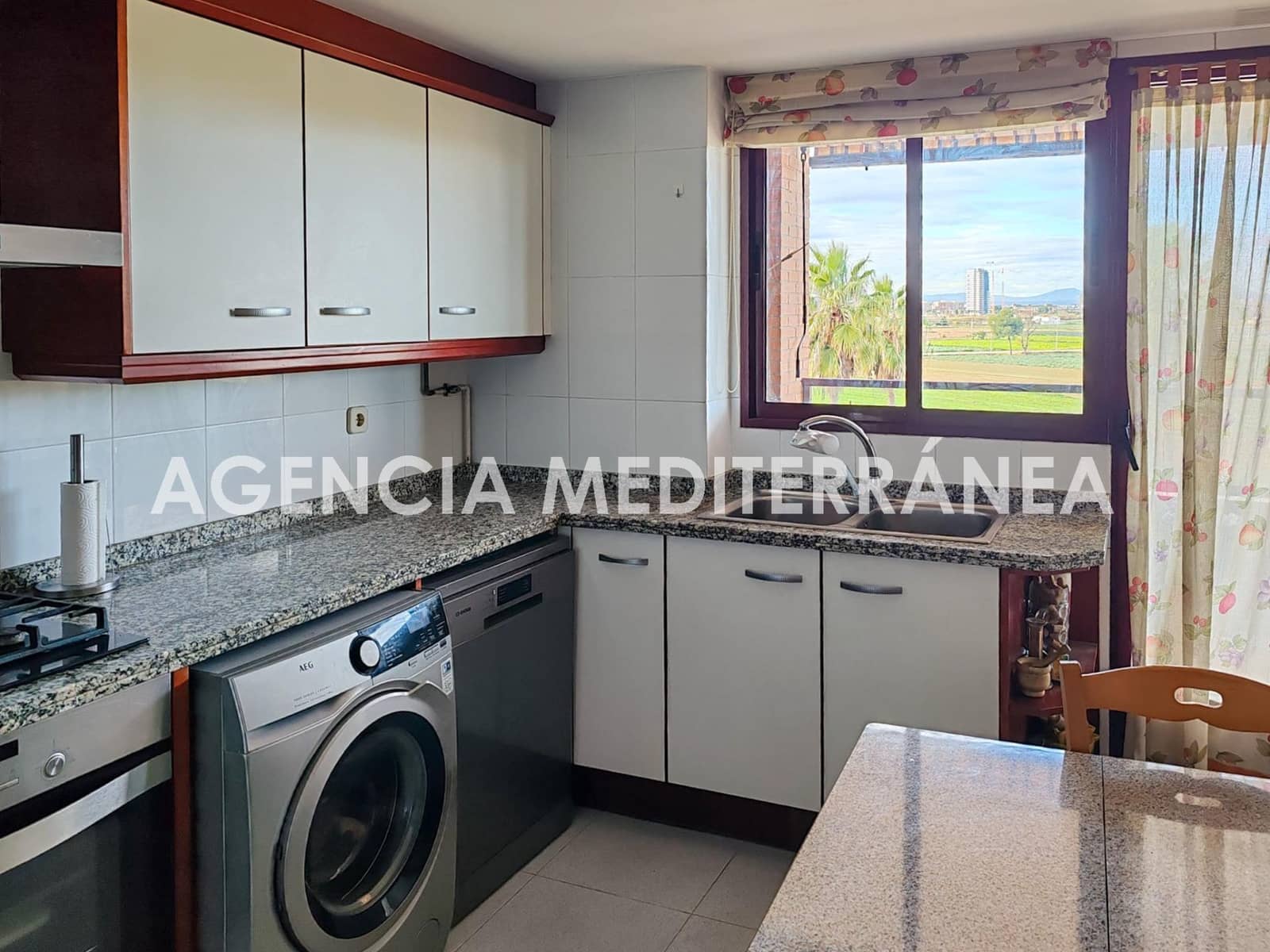 4 bedroom Flat for sale in Valencia city with pool garage - € 585,000 (Ref: 9645124)