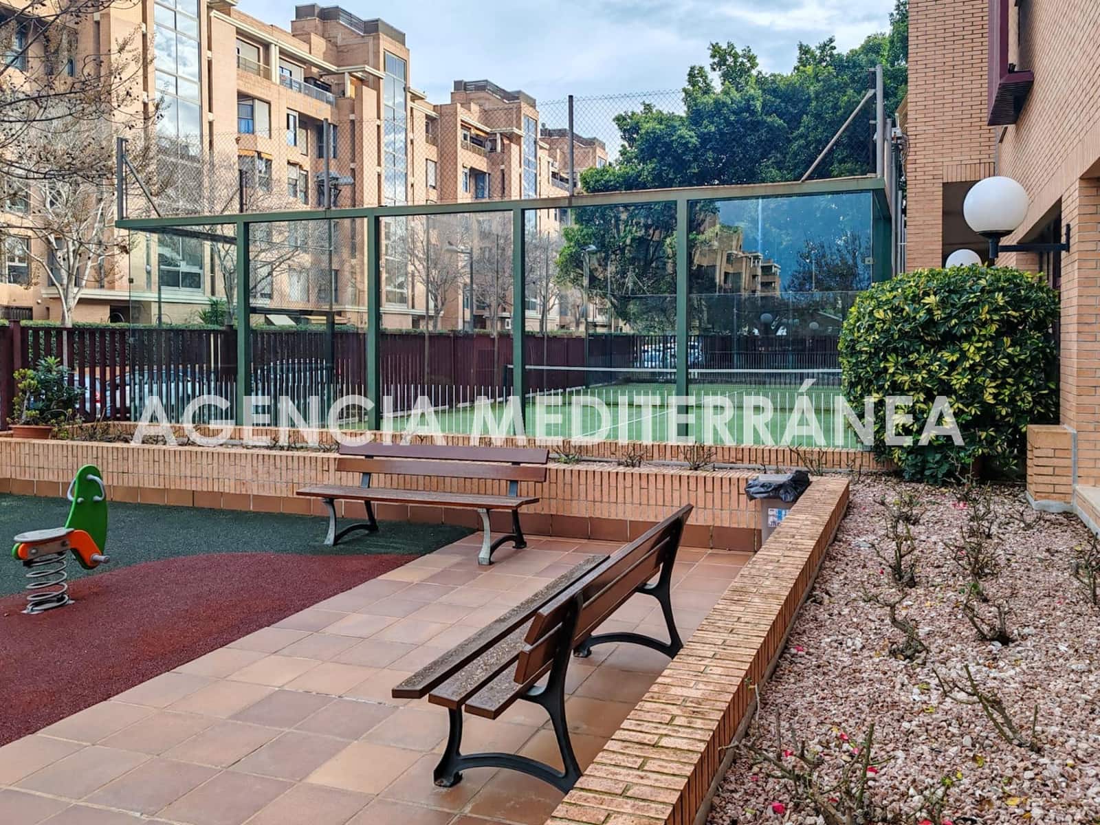 4 bedroom Flat for sale in Valencia city with pool garage - € 585,000 (Ref: 9645124)