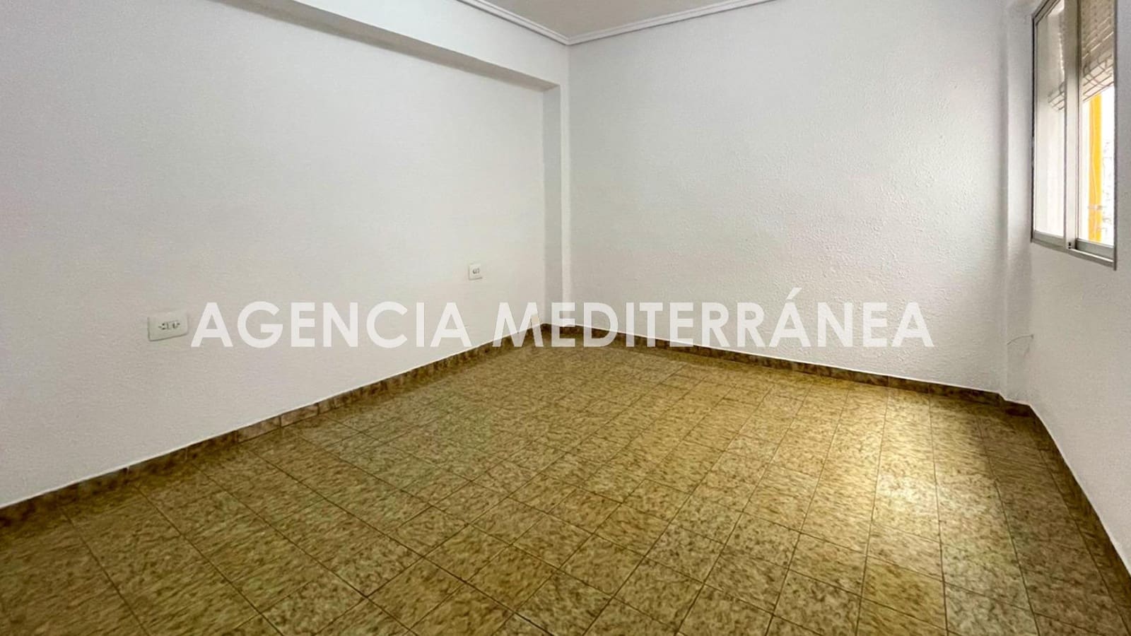 Piso de 3 habitaciones en Burjassot en venta - 143.000 € (Ref: 9674321)