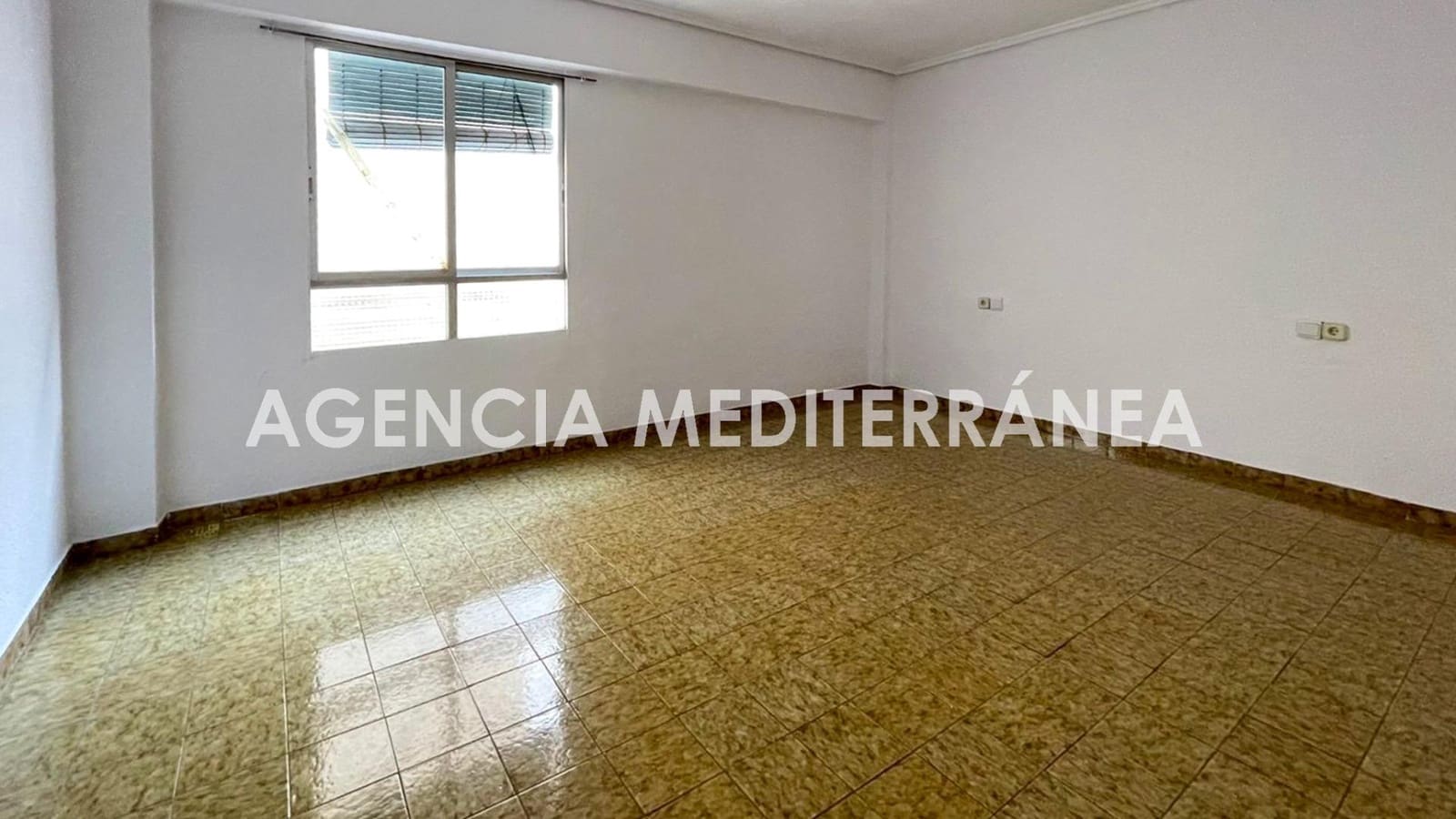 Piso de 3 habitaciones en Burjassot en venta - 143.000 € (Ref: 9674321)