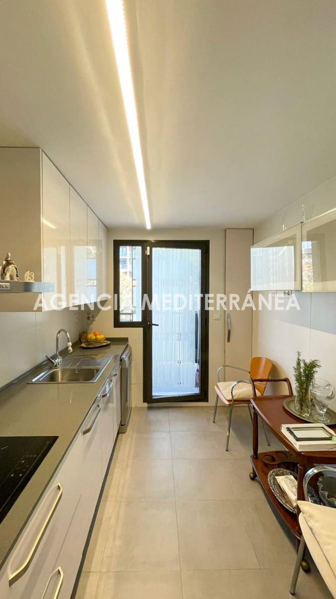 3 bedroom Flat for sale in Valencia city with pool garage - € 460,000 (Ref: 9677565)