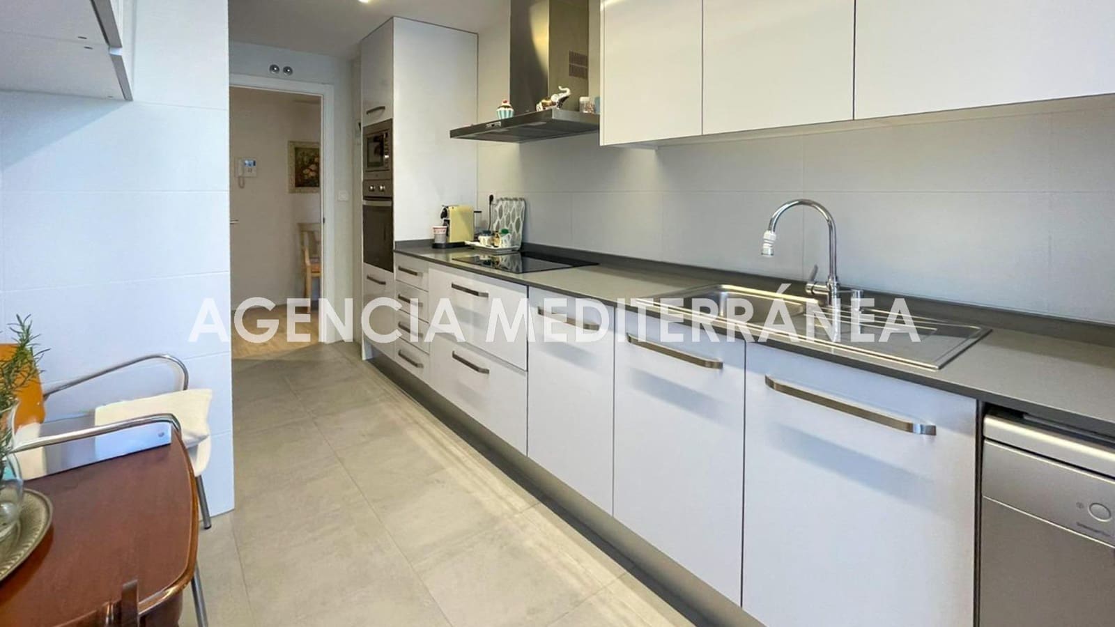 3 bedroom Flat for sale in Valencia city with pool garage - € 460,000 (Ref: 9677565)