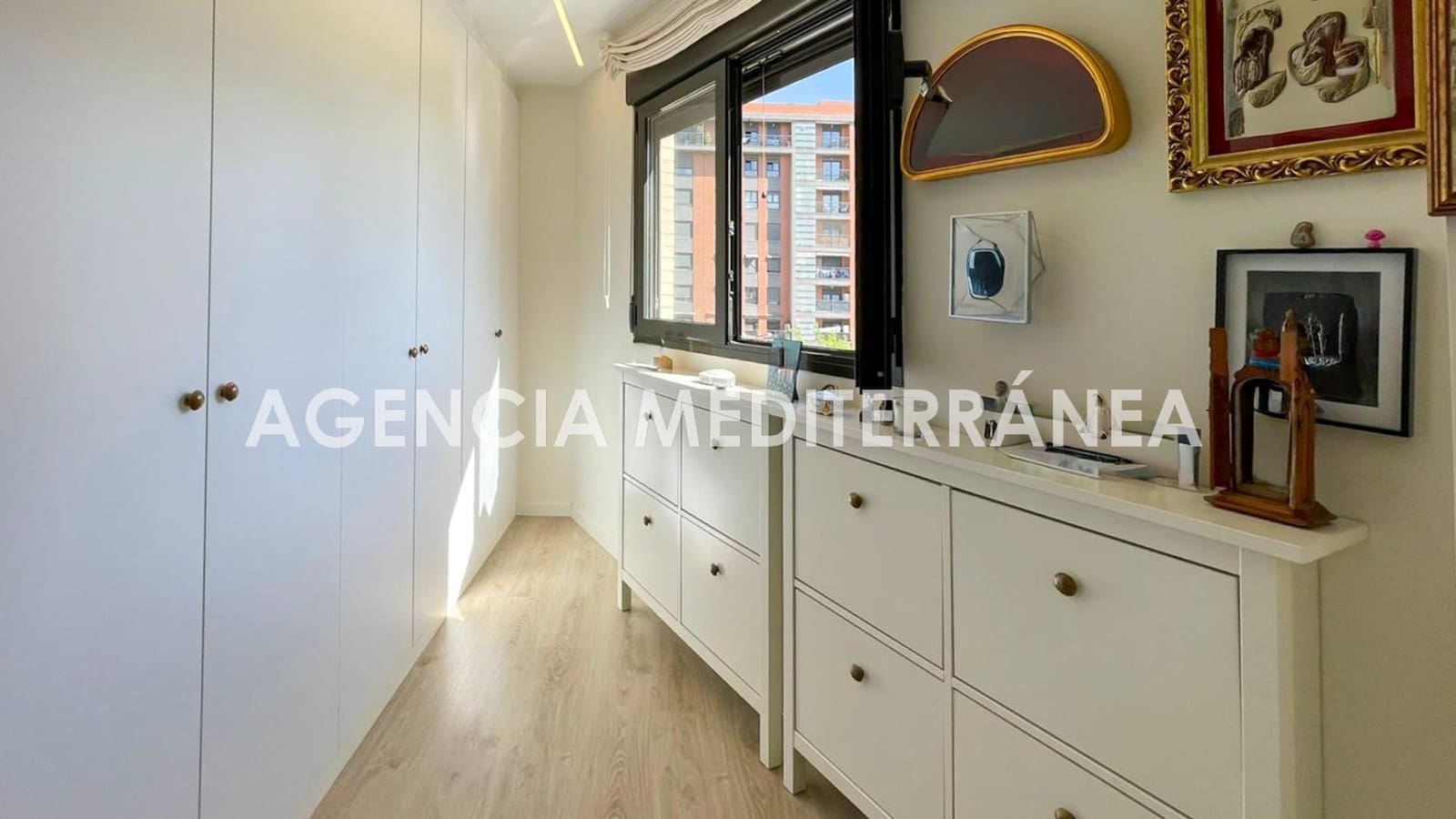 3 bedroom Flat for sale in Valencia city with pool garage - € 460,000 (Ref: 9677565)