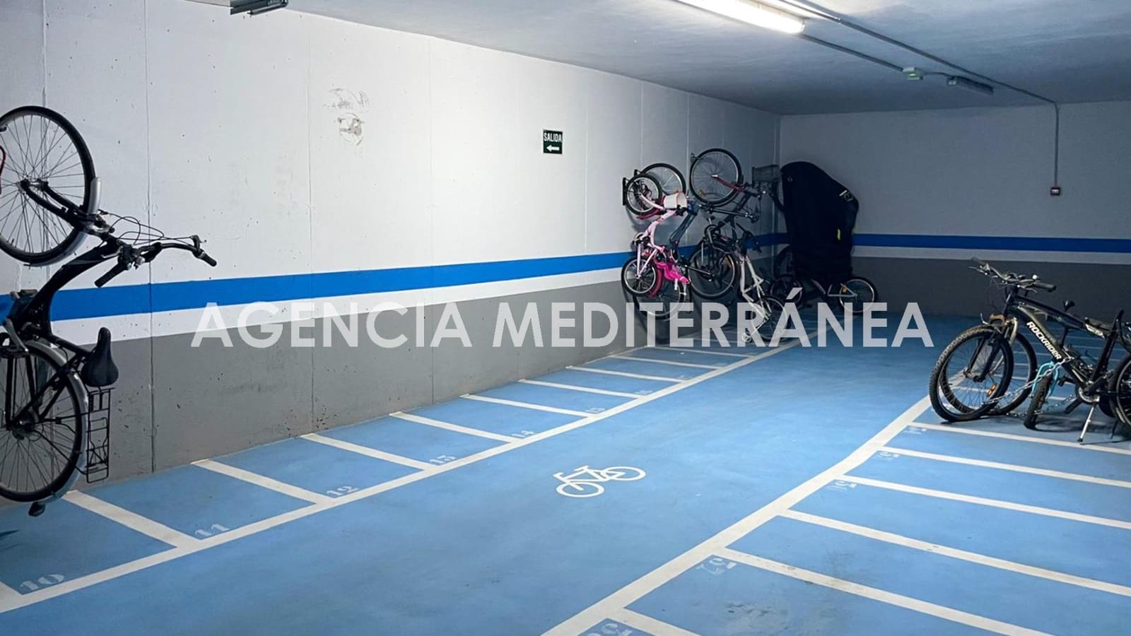 3 bedroom Flat for sale in Valencia city with pool garage - € 460,000 (Ref: 9677565)