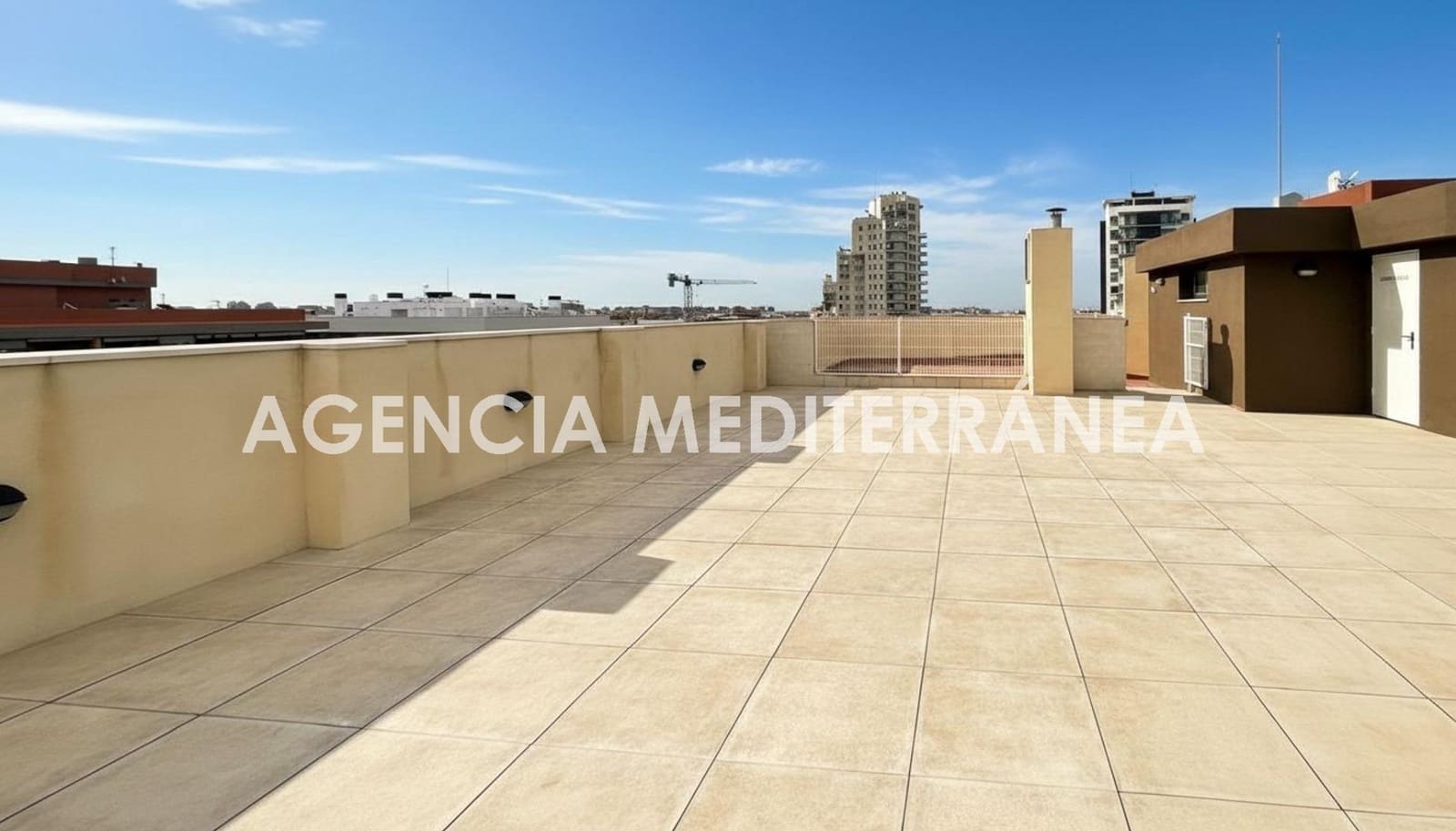 3 bedroom Flat for sale in Valencia city with pool garage - € 460,000 (Ref: 9677565)