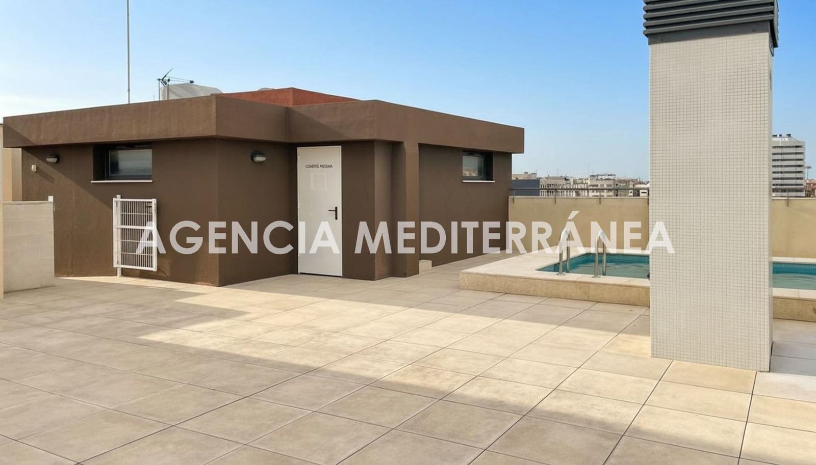 3 bedroom Flat for sale in Valencia city with pool garage - € 460,000 (Ref: 9677565)