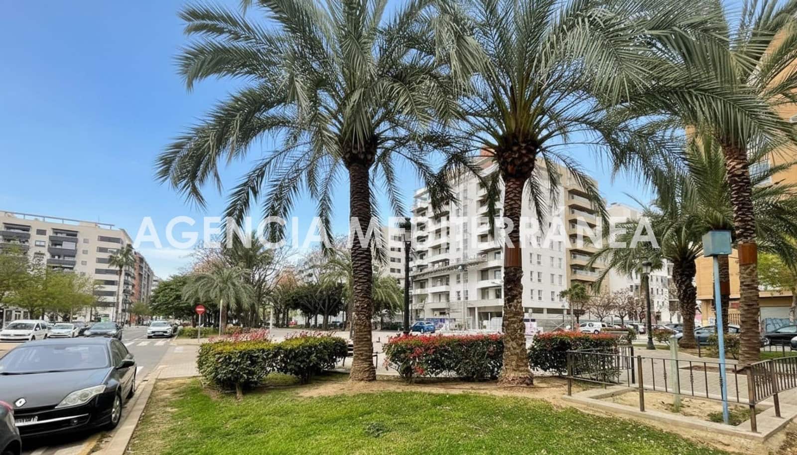 3 bedroom Flat for sale in Valencia city with pool garage - € 460,000 (Ref: 9677565)
