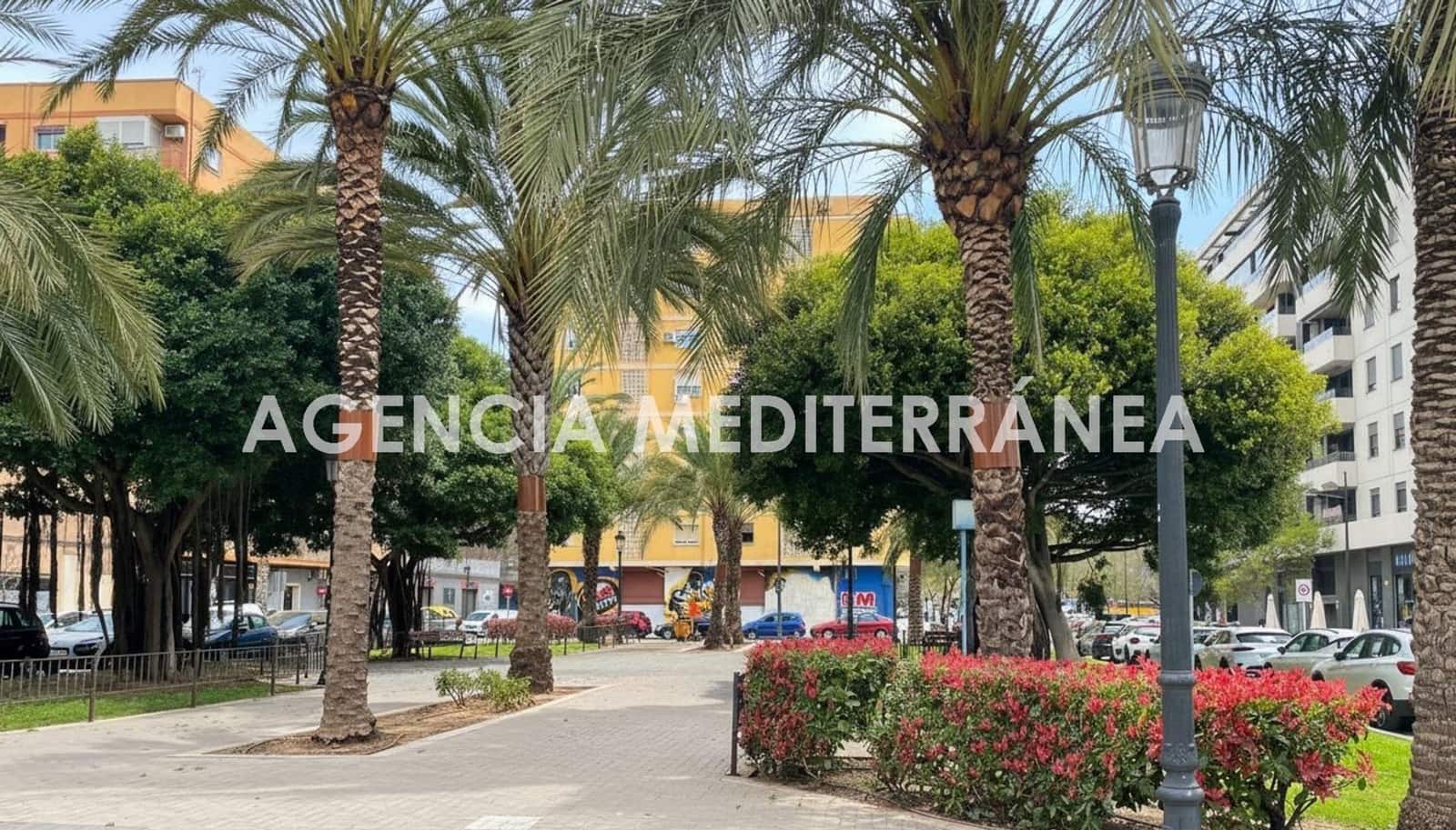 3 bedroom Flat for sale in Valencia city with pool garage - € 460,000 (Ref: 9677565)