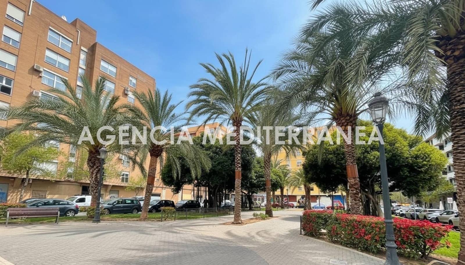 3 bedroom Flat for sale in Valencia city with pool garage - € 460,000 (Ref: 9677565)
