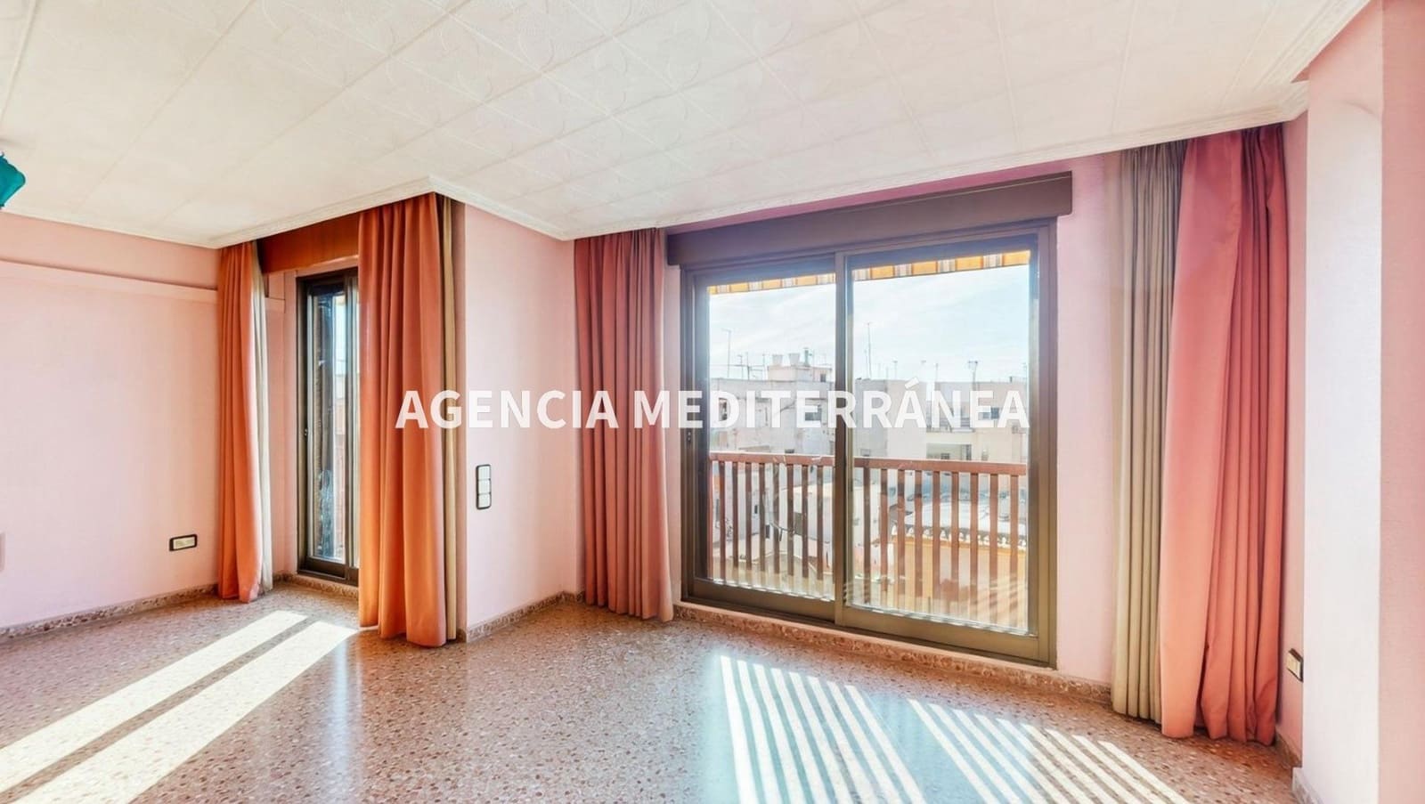 4 sovrum Lägenhet till salu i Alcasser med garage - 220 000 € (Ref: 9679934)
