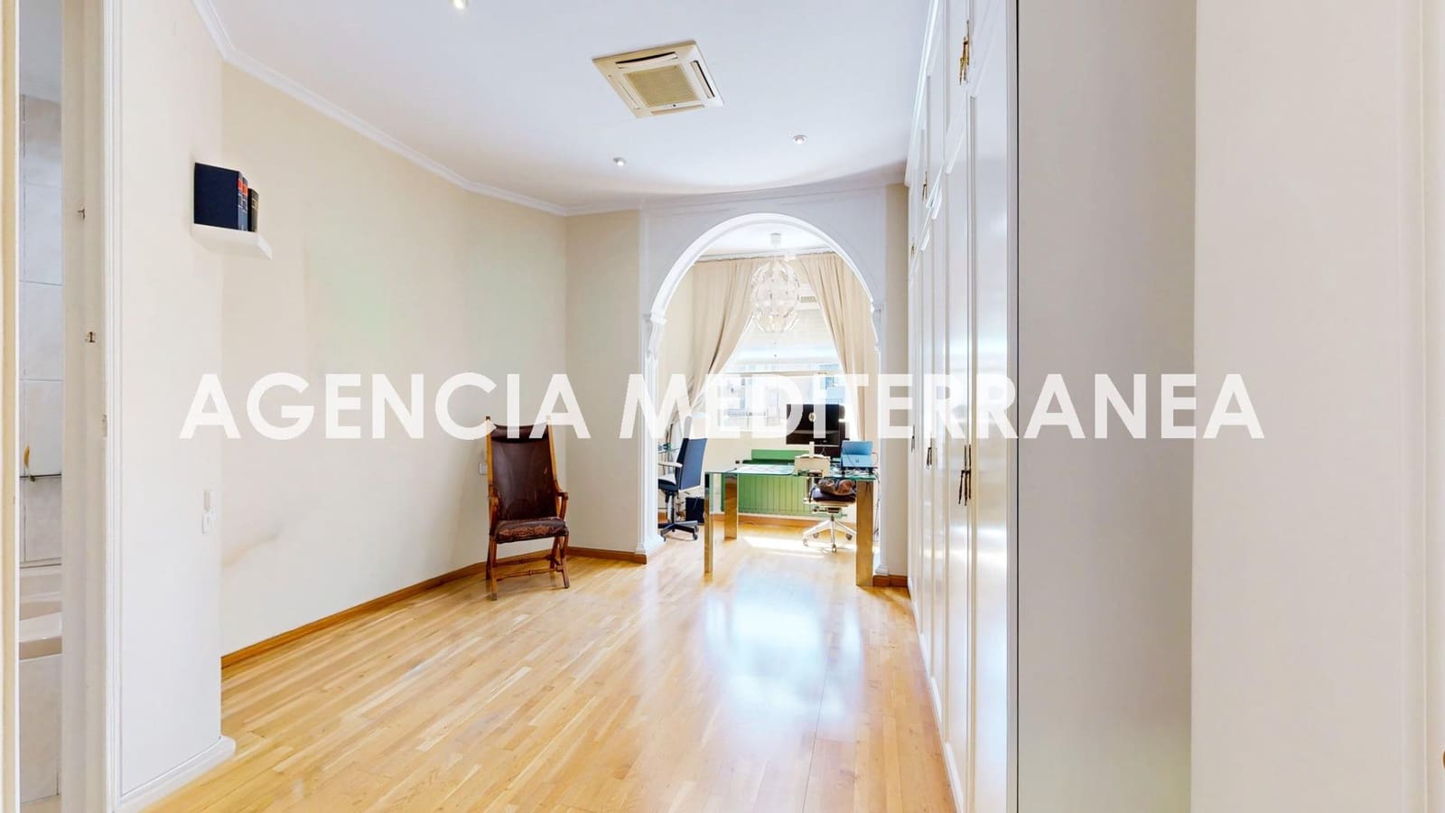 5 bedroom Office for rent in Valencia city - € 2,300 (Ref: 9686538)