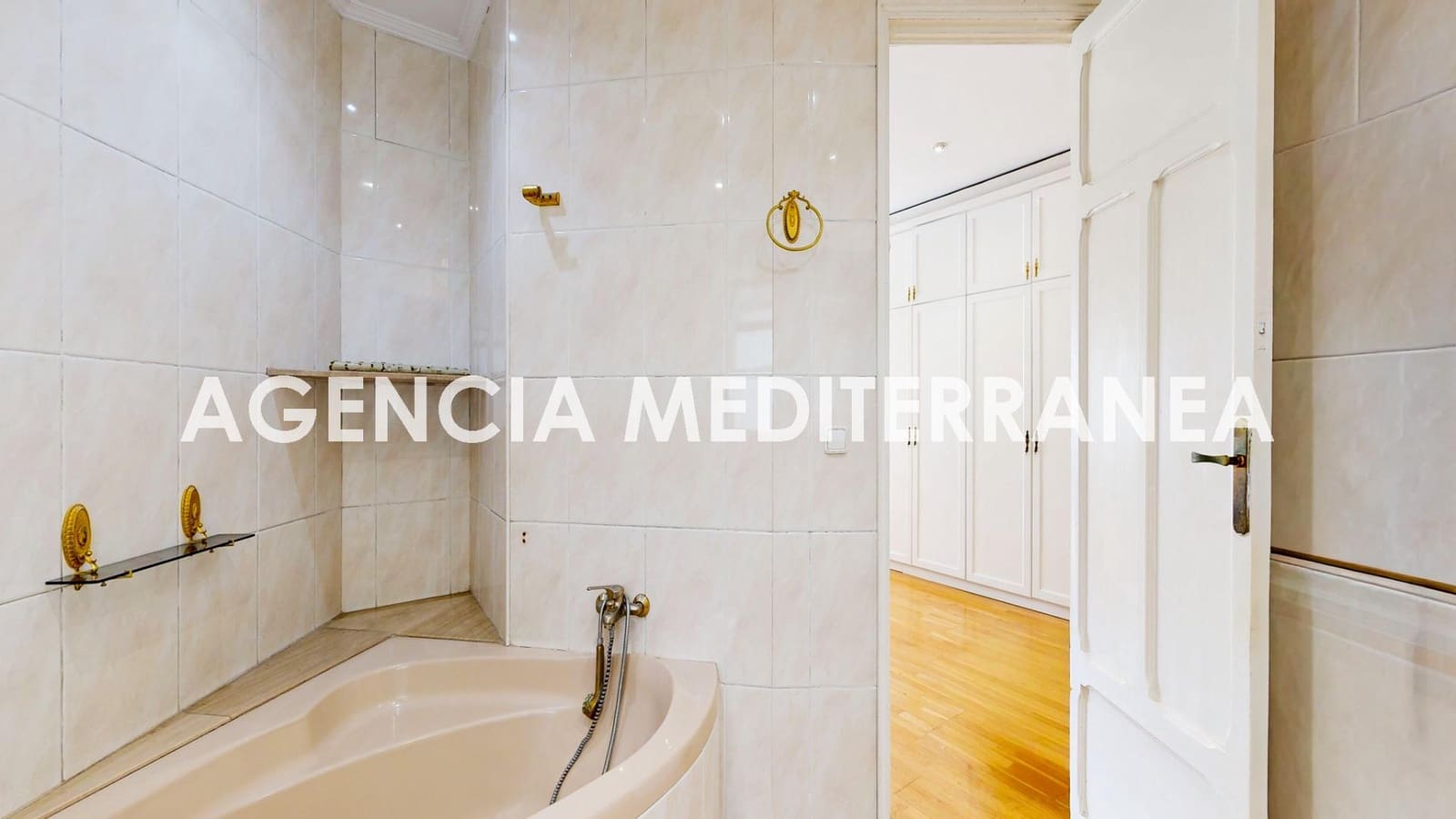 5 bedroom Office for rent in Valencia city - € 2,300 (Ref: 9686538)