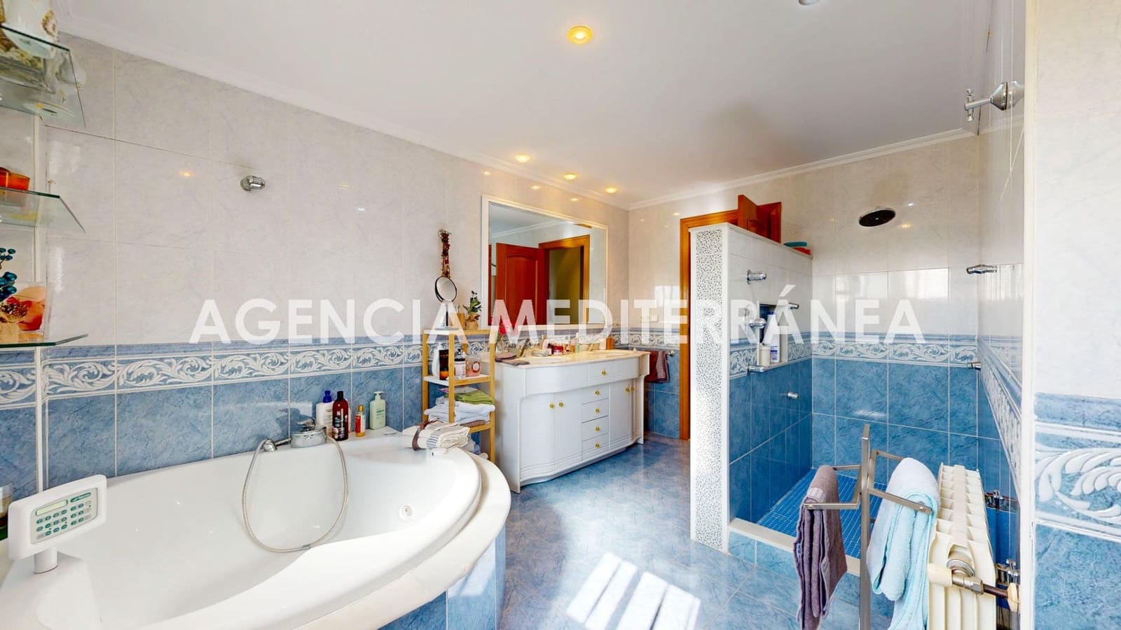 5 bedroom Villa for sale in Puig with pool garage - € 899,000 (Ref: 9701714)