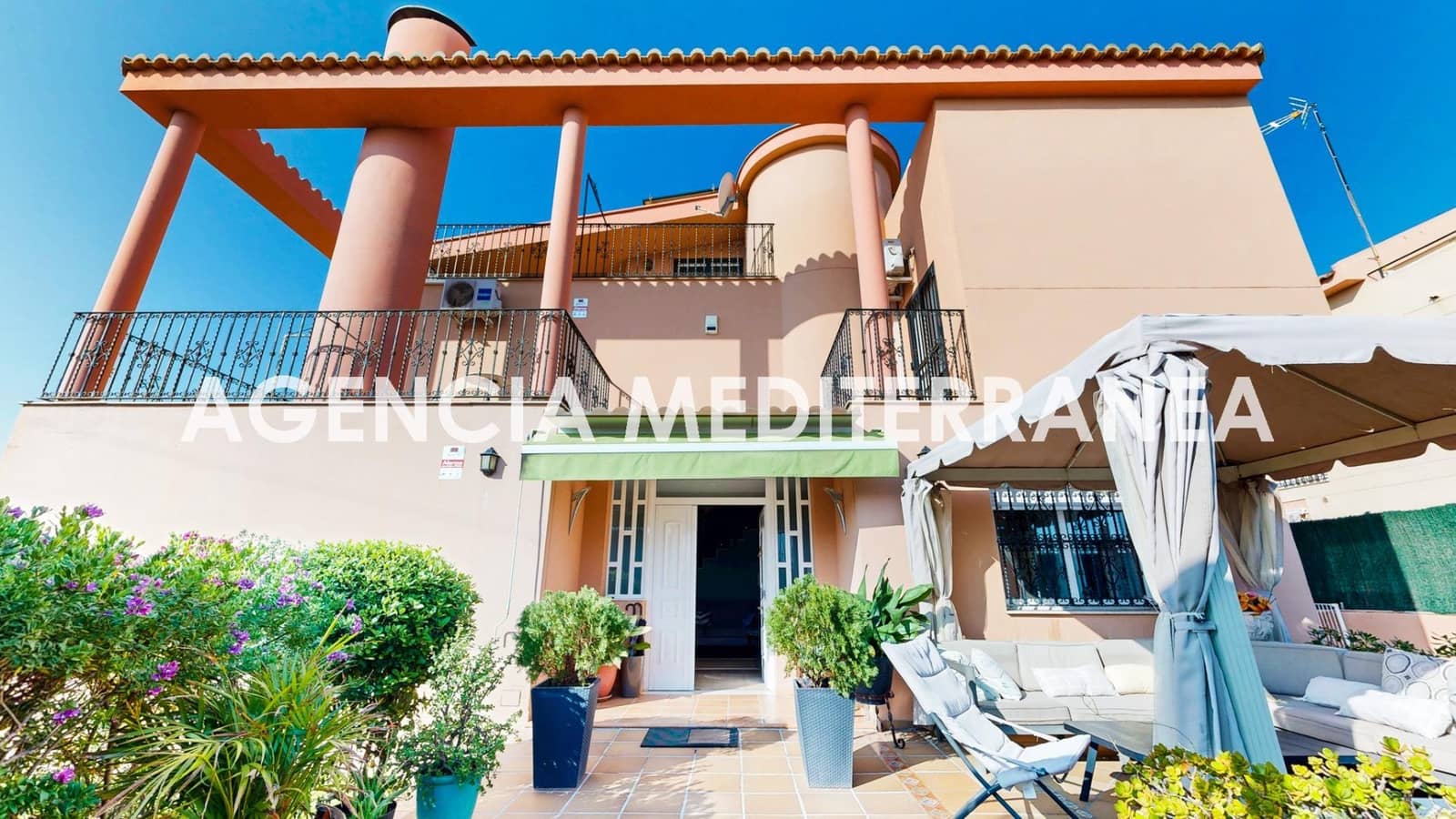 5 bedroom Villa for sale in Puig with pool garage - € 899,000 (Ref: 9701714)