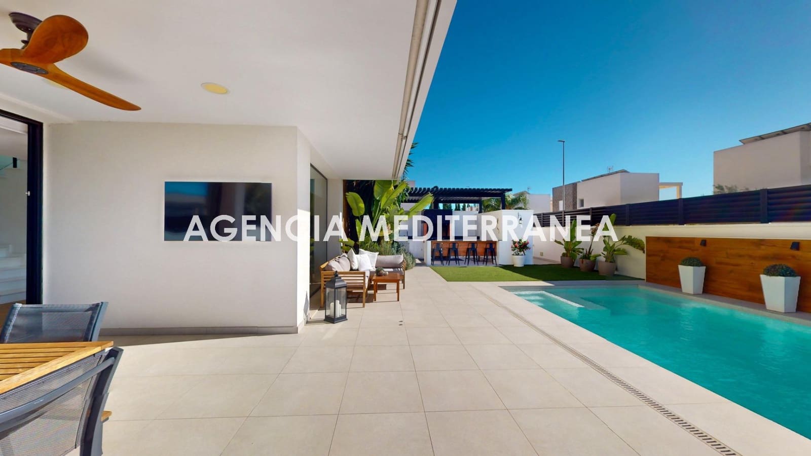 4 quarto Moradia para venda em La Pobla de Vallbona com piscina garagem - 769 000 € (Ref: 9712057)