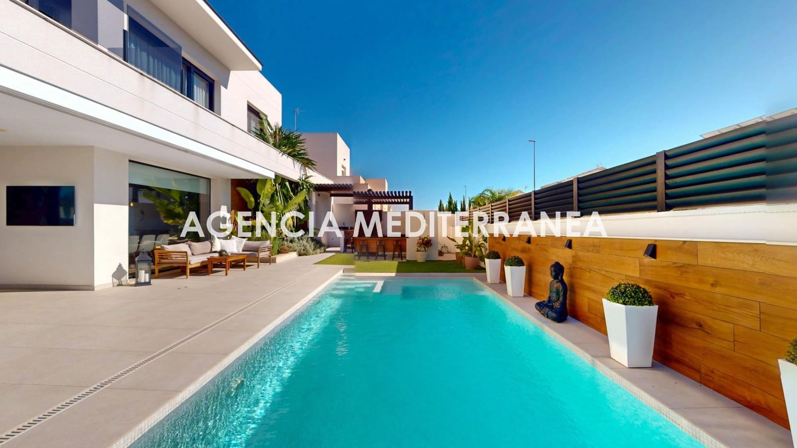 4 quarto Moradia para venda em La Pobla de Vallbona com piscina garagem - 769 000 € (Ref: 9712057)