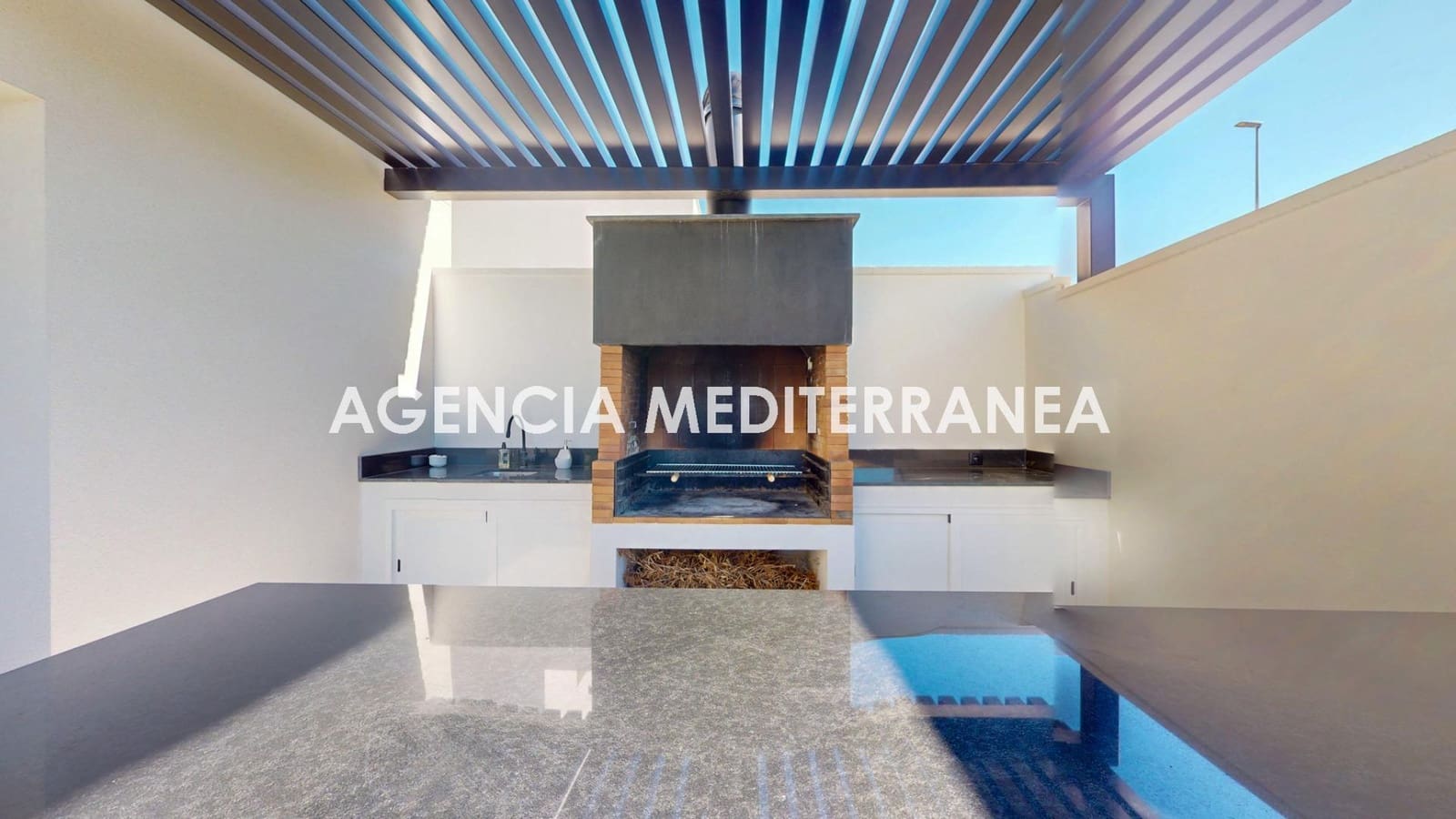 4 quarto Moradia para venda em La Pobla de Vallbona com piscina garagem - 769 000 € (Ref: 9712057)
