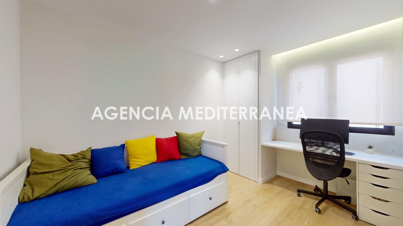 4 quarto Moradia para venda em La Pobla de Vallbona com piscina garagem - 769 000 € (Ref: 9712057)