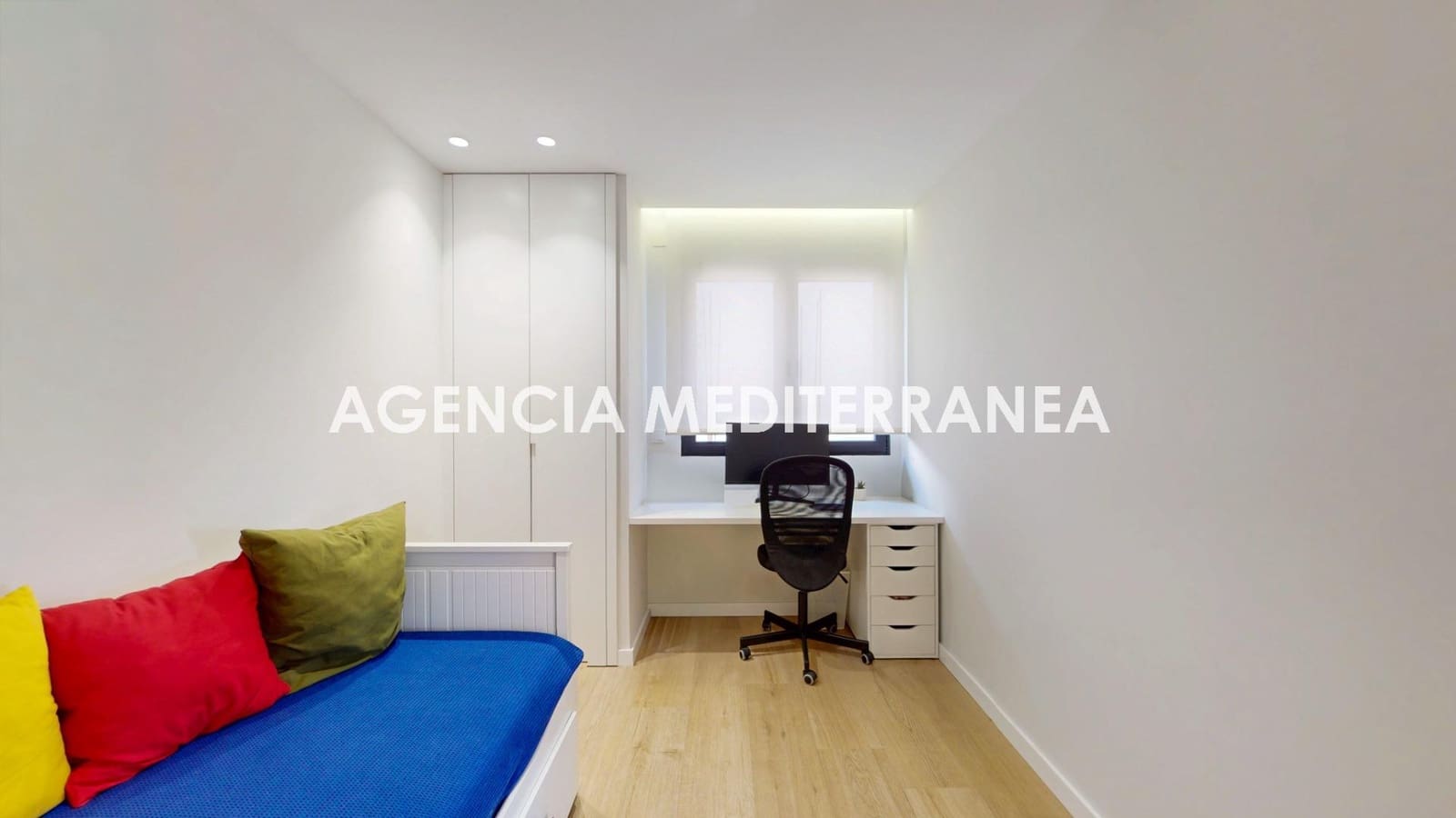 4 quarto Moradia para venda em La Pobla de Vallbona com piscina garagem - 769 000 € (Ref: 9712057)