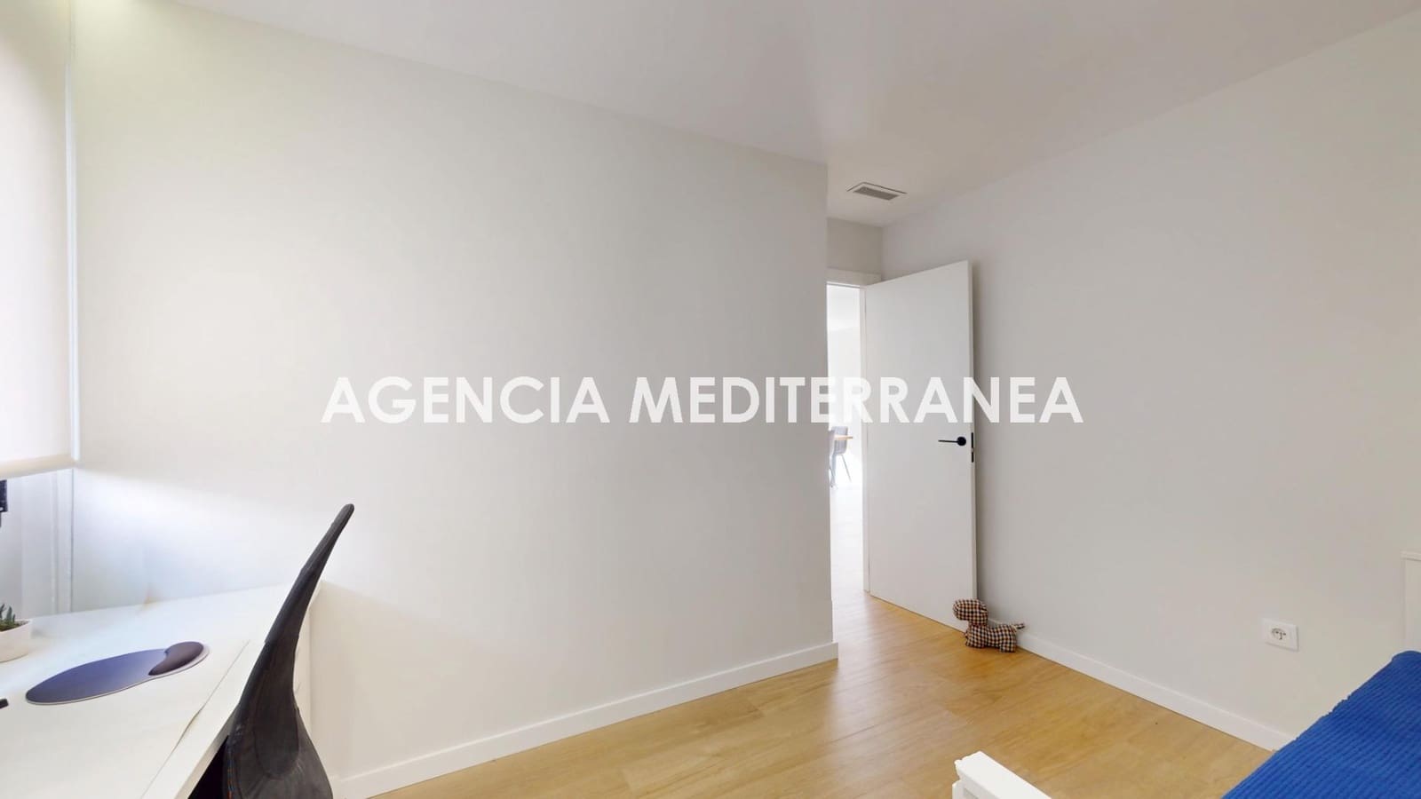4 quarto Moradia para venda em La Pobla de Vallbona com piscina garagem - 769 000 € (Ref: 9712057)