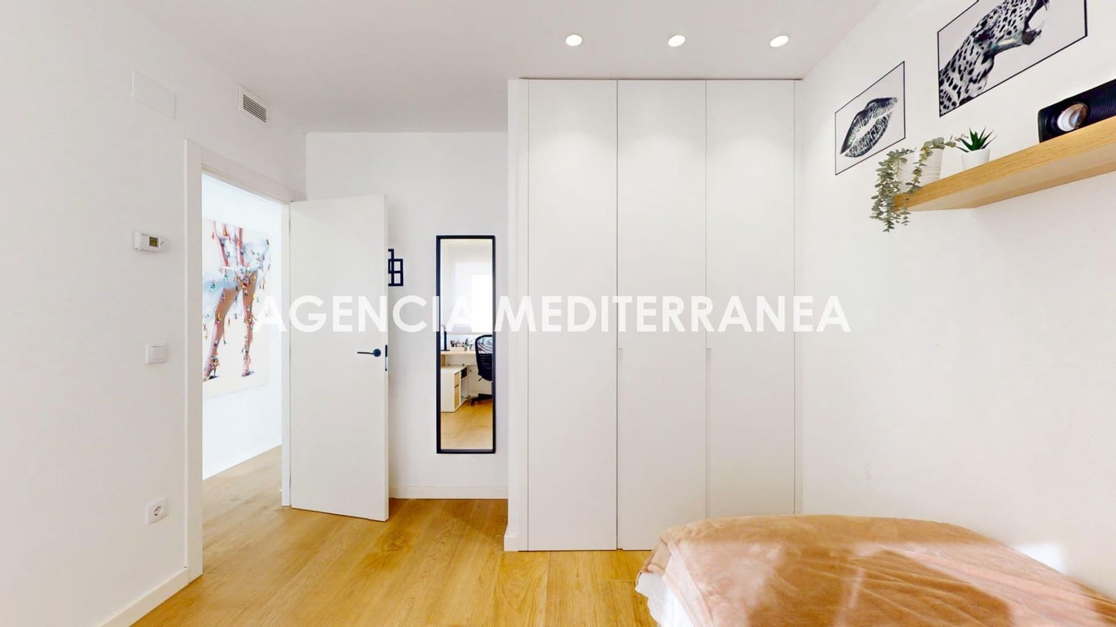 4 quarto Moradia para venda em La Pobla de Vallbona com piscina garagem - 769 000 € (Ref: 9712057)