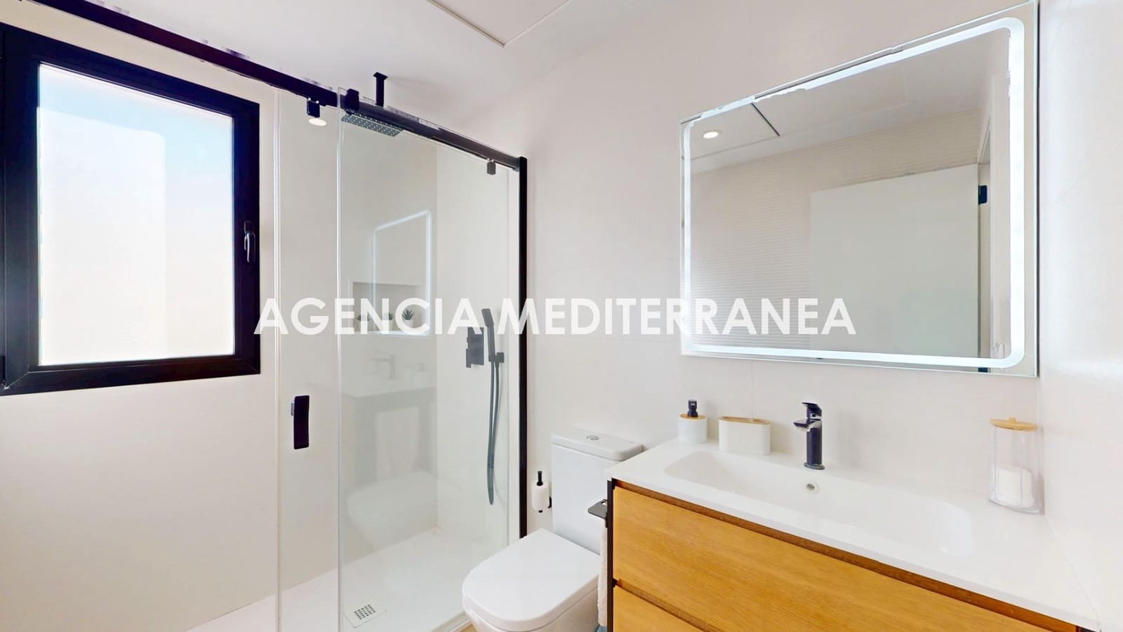 4 quarto Moradia para venda em La Pobla de Vallbona com piscina garagem - 769 000 € (Ref: 9712057)