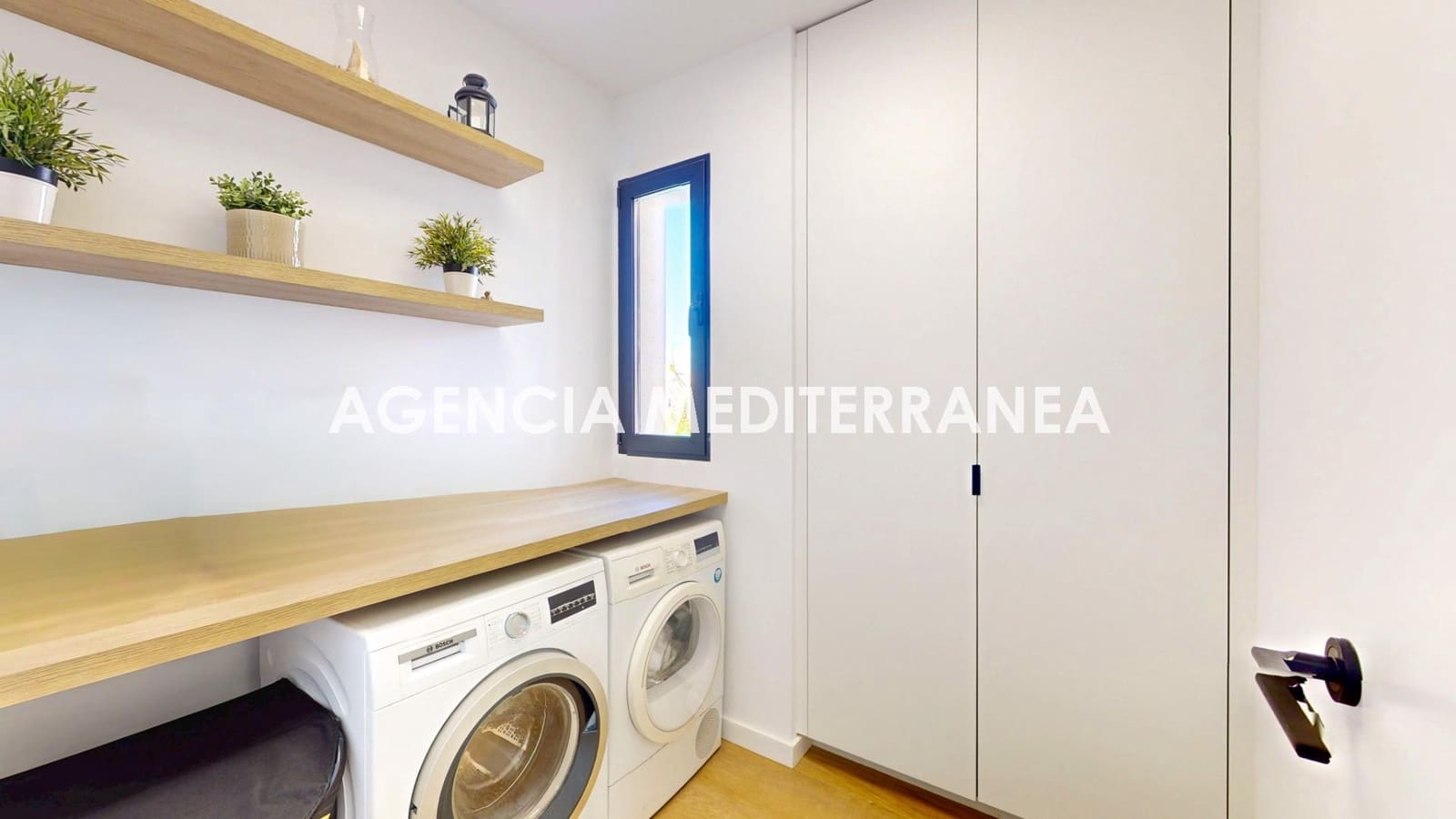 4 quarto Moradia para venda em La Pobla de Vallbona com piscina garagem - 769 000 € (Ref: 9712057)