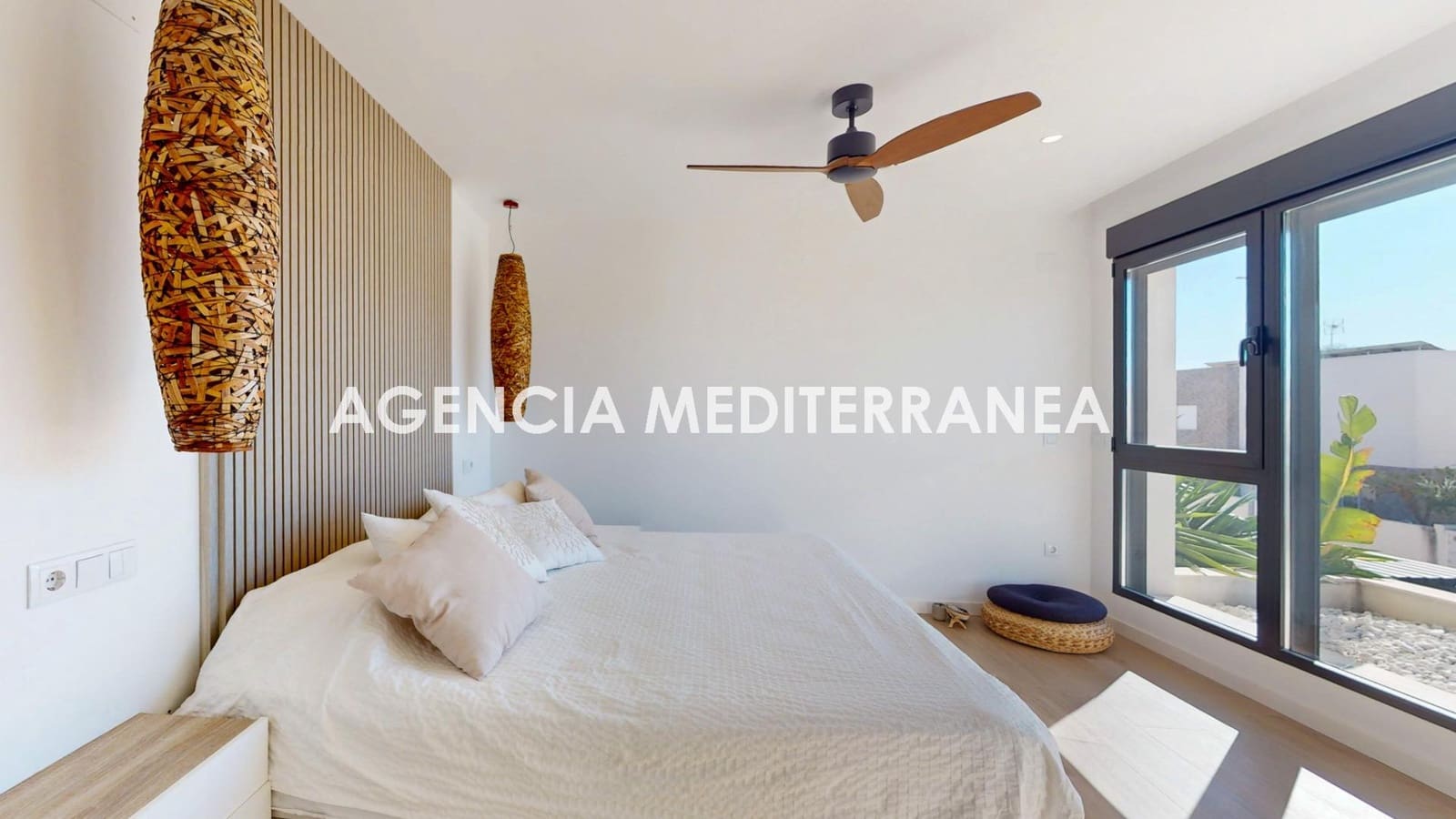 4 quarto Moradia para venda em La Pobla de Vallbona com piscina garagem - 769 000 € (Ref: 9712057)