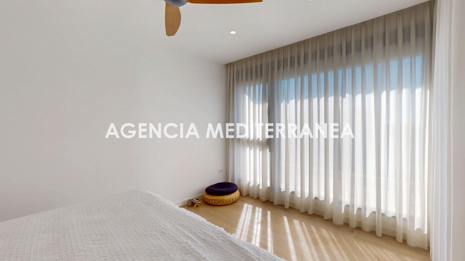 4 quarto Moradia para venda em La Pobla de Vallbona com piscina garagem - 769 000 € (Ref: 9712057)