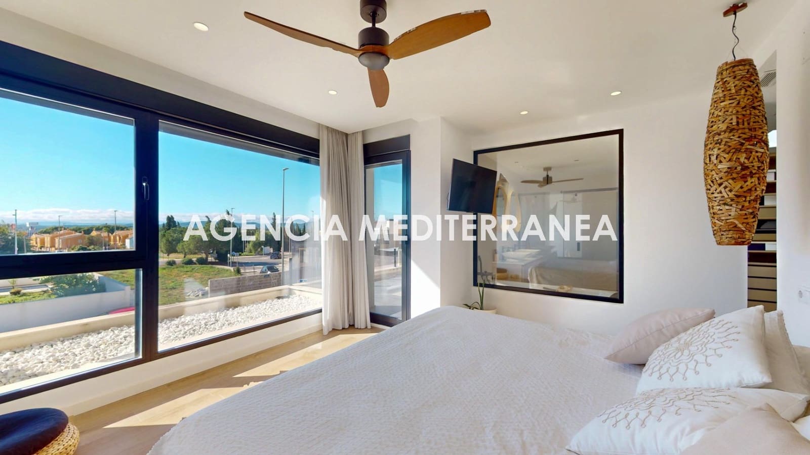 4 quarto Moradia para venda em La Pobla de Vallbona com piscina garagem - 769 000 € (Ref: 9712057)