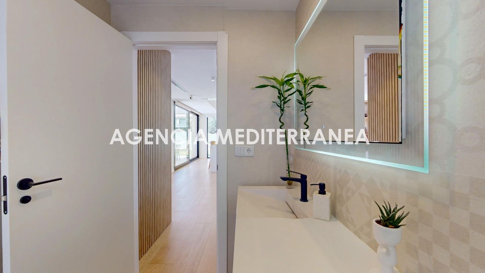 4 quarto Moradia para venda em La Pobla de Vallbona com piscina garagem - 769 000 € (Ref: 9712057)