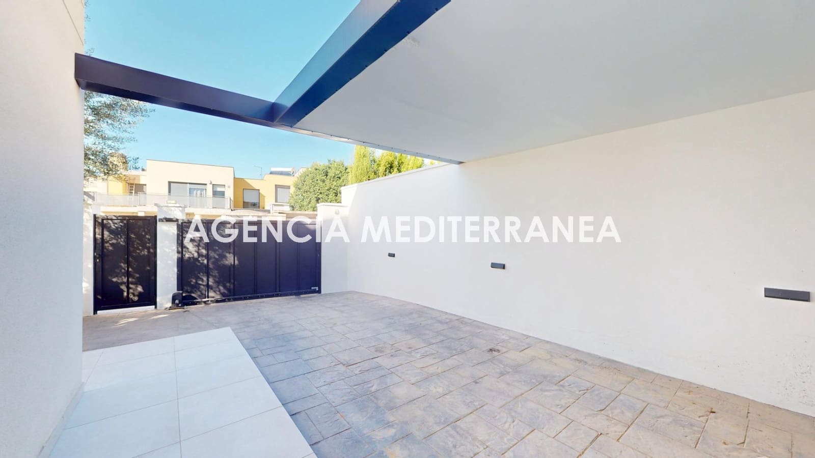 4 quarto Moradia para venda em La Pobla de Vallbona com piscina garagem - 769 000 € (Ref: 9712057)
