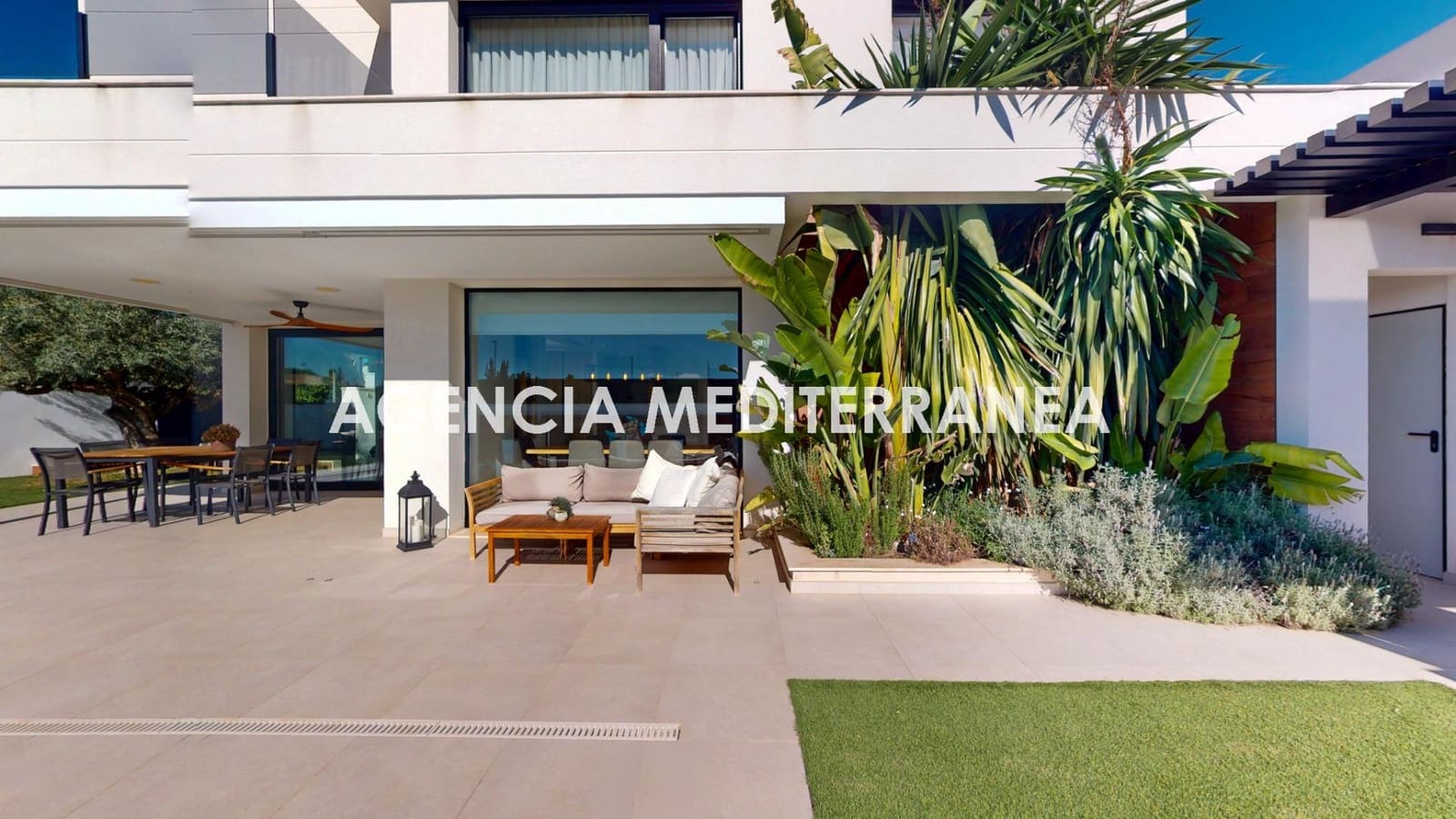 4 quarto Moradia para venda em La Pobla de Vallbona com piscina garagem - 769 000 € (Ref: 9712057)