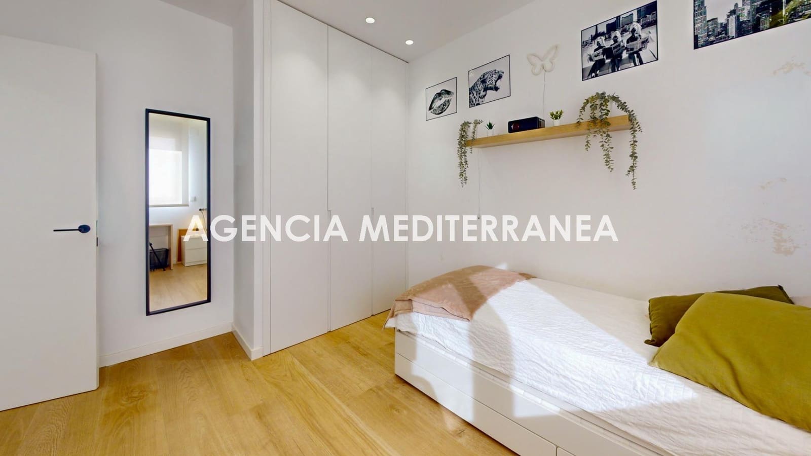 4 quarto Moradia para venda em La Pobla de Vallbona com piscina garagem - 769 000 € (Ref: 9712057)