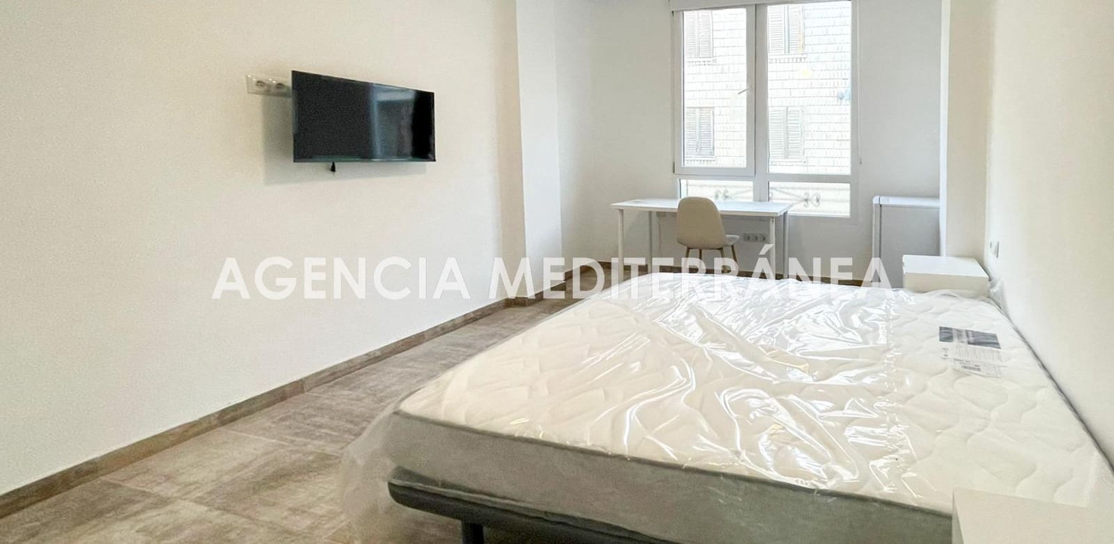 5 bedroom Apartment for rent in Burjassot - € 325 (Ref: 9712061)